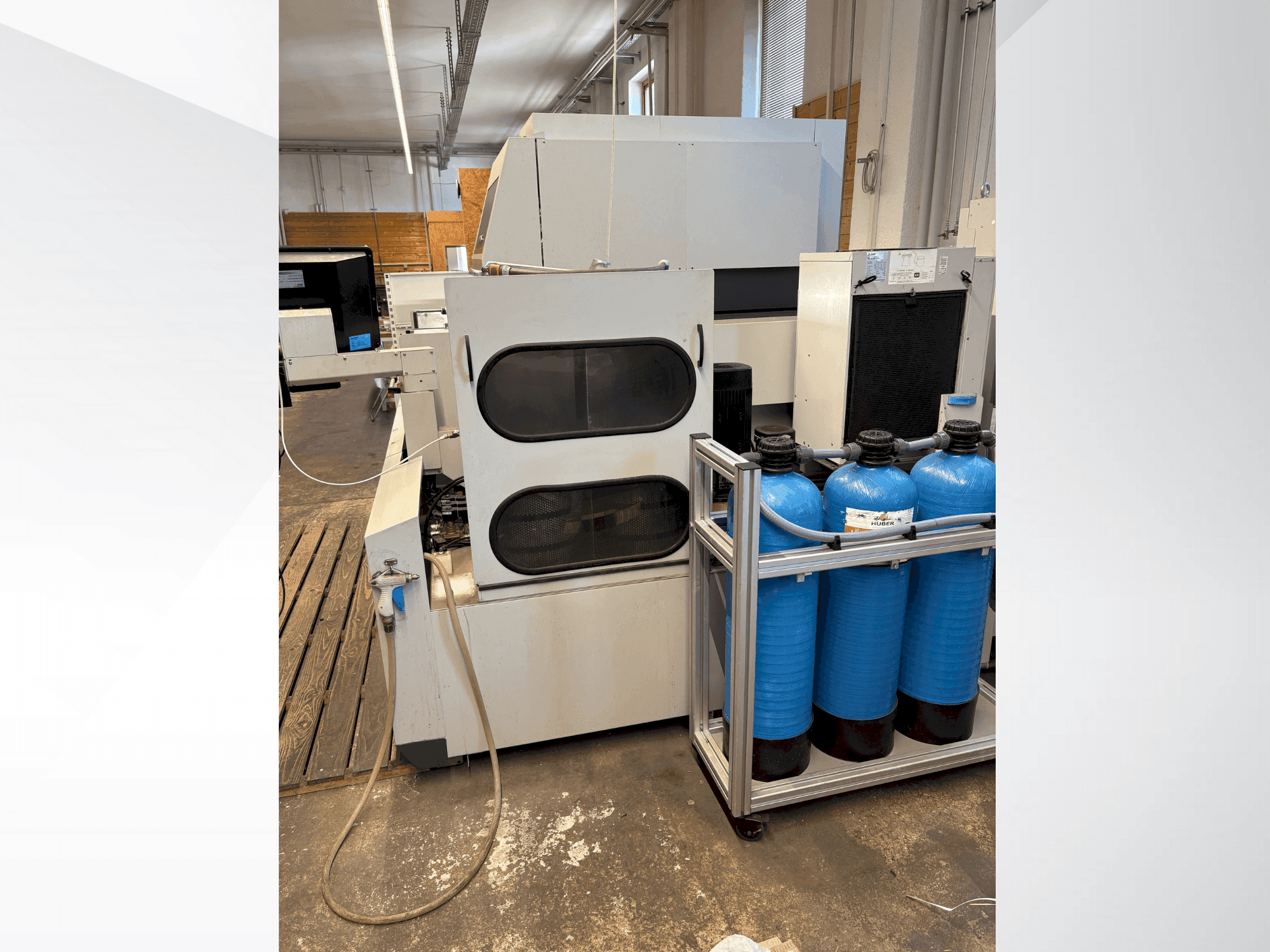 Mašīnas Mitsubishi MV2400S  pretskats