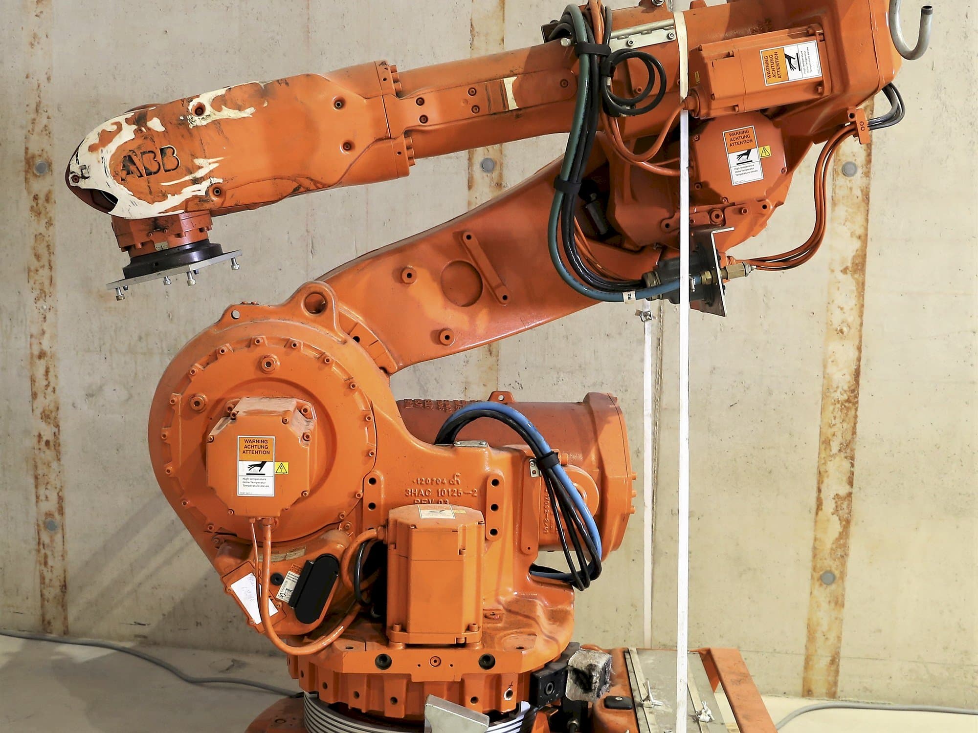 Mašīnas ABB 6600 pretskats