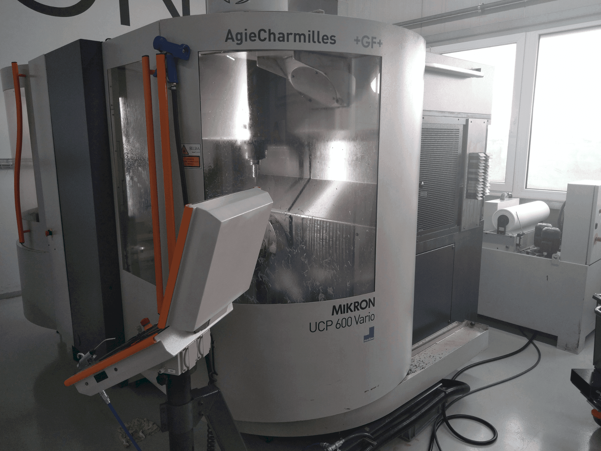 Mašīnas MIKRON UCP 600 Vario  pretskats