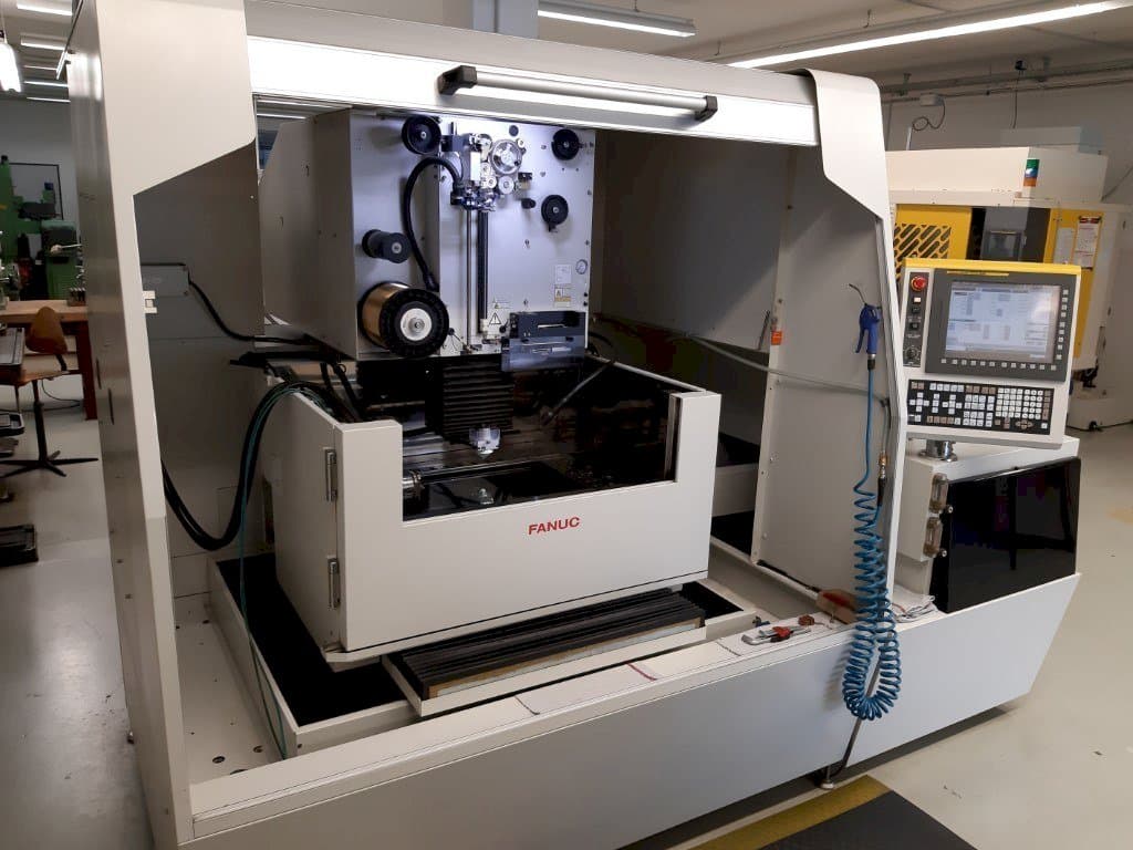 Mašīnas FANUC Robocut Alpha-1iD  pretskats