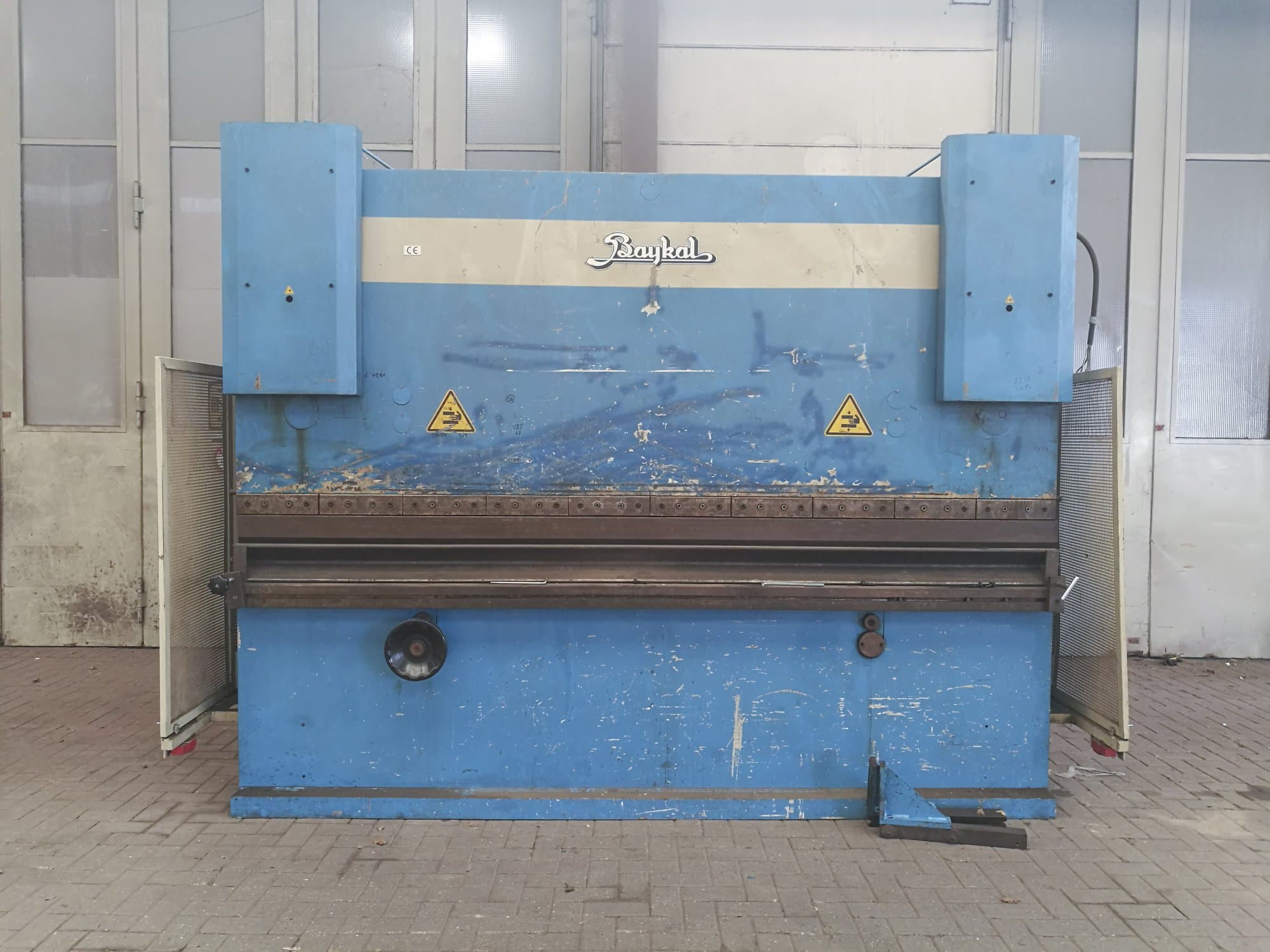 Mašīnas Baykal APH 3112x220  pretskats