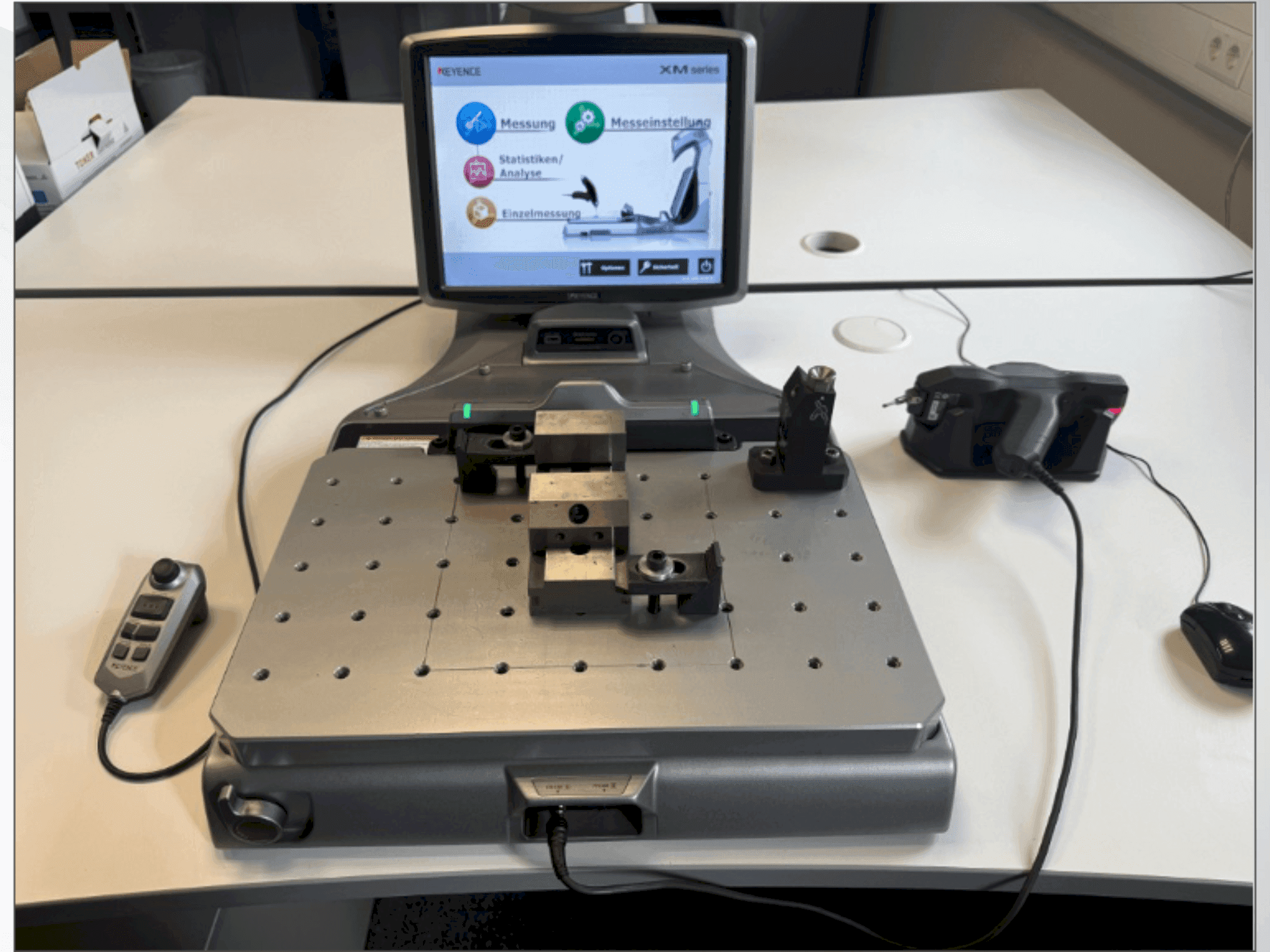 Mašīnas KEYENCE XM-1200  pretskats