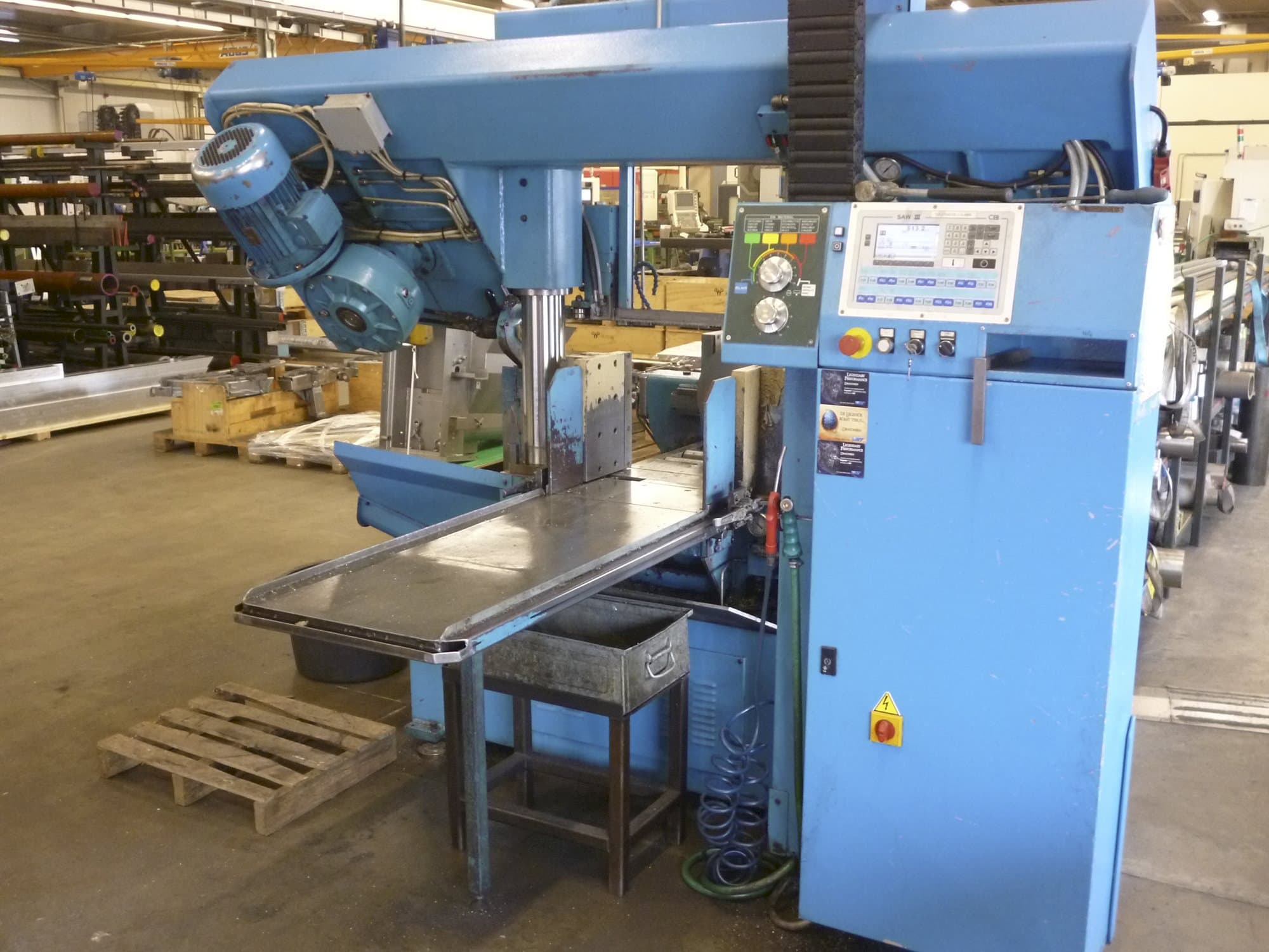 Mašīnas DoALL 450 pretskats