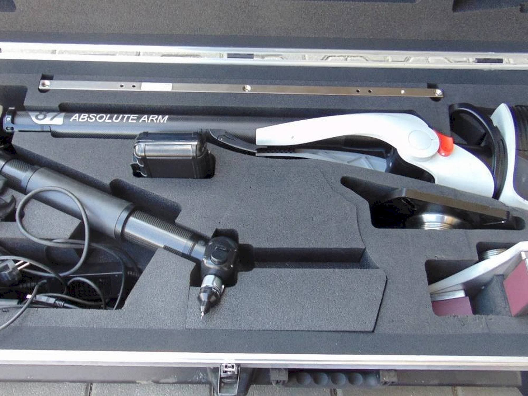 Mašīnas Hexagon RA8 V1  pretskats