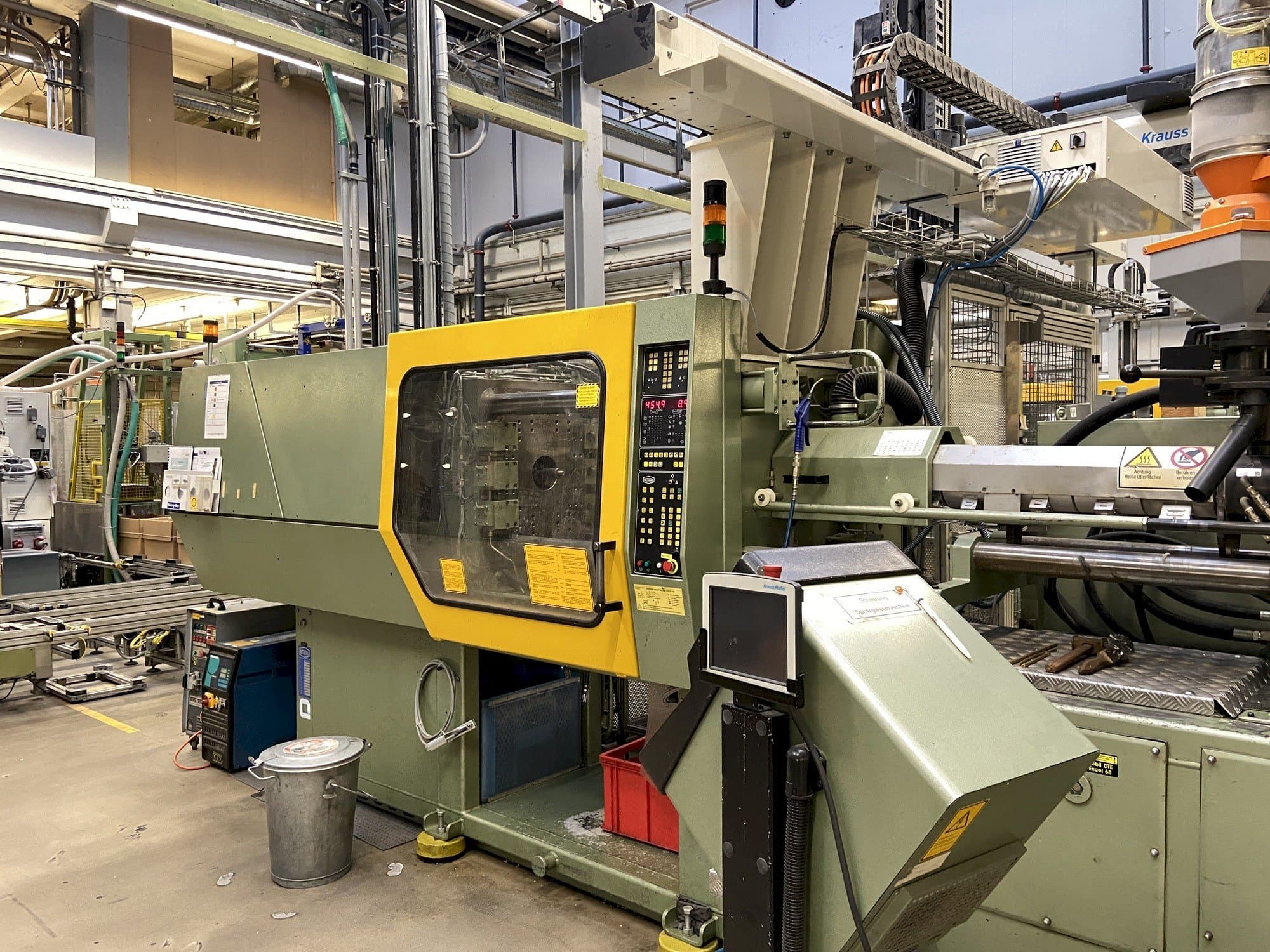 Mašīnas Netstal Synergy 1500K/460  pretskats