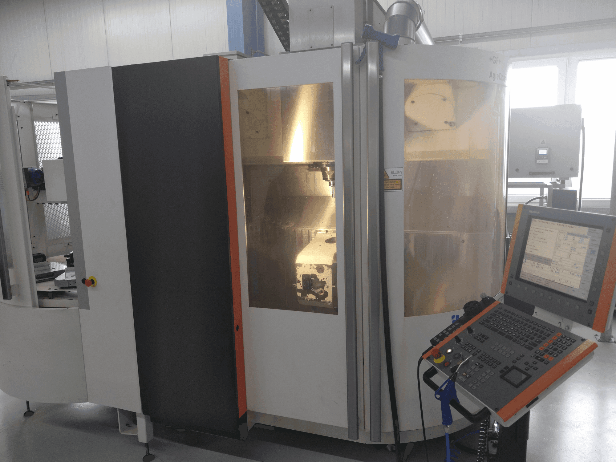 Mašīnas +GF+ AGIE CHARMILLES MIKRON UCP 600 Vario  pretskats