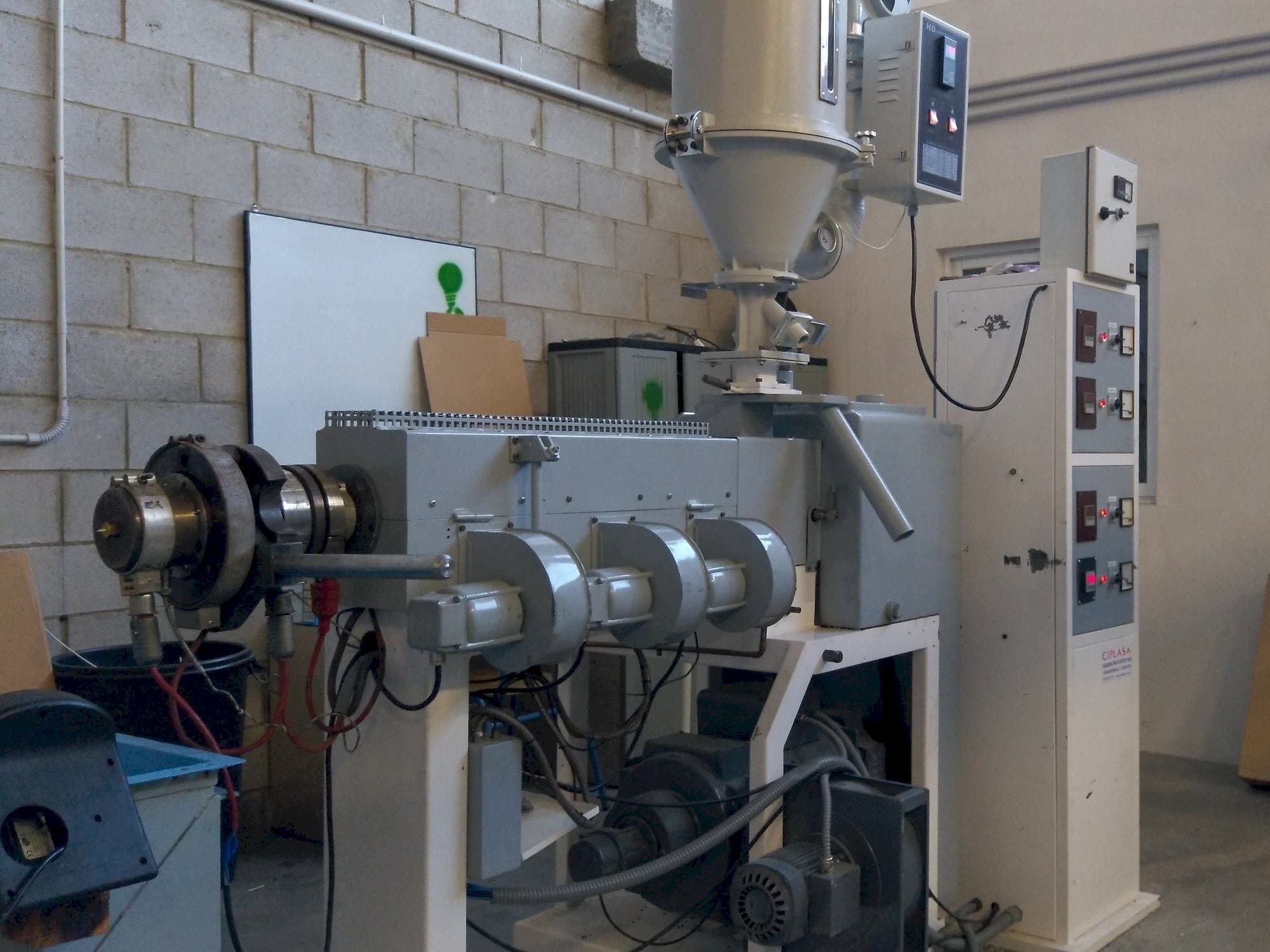 Mašīnas Mateu & Solé EX 38 kreisās malas  skats