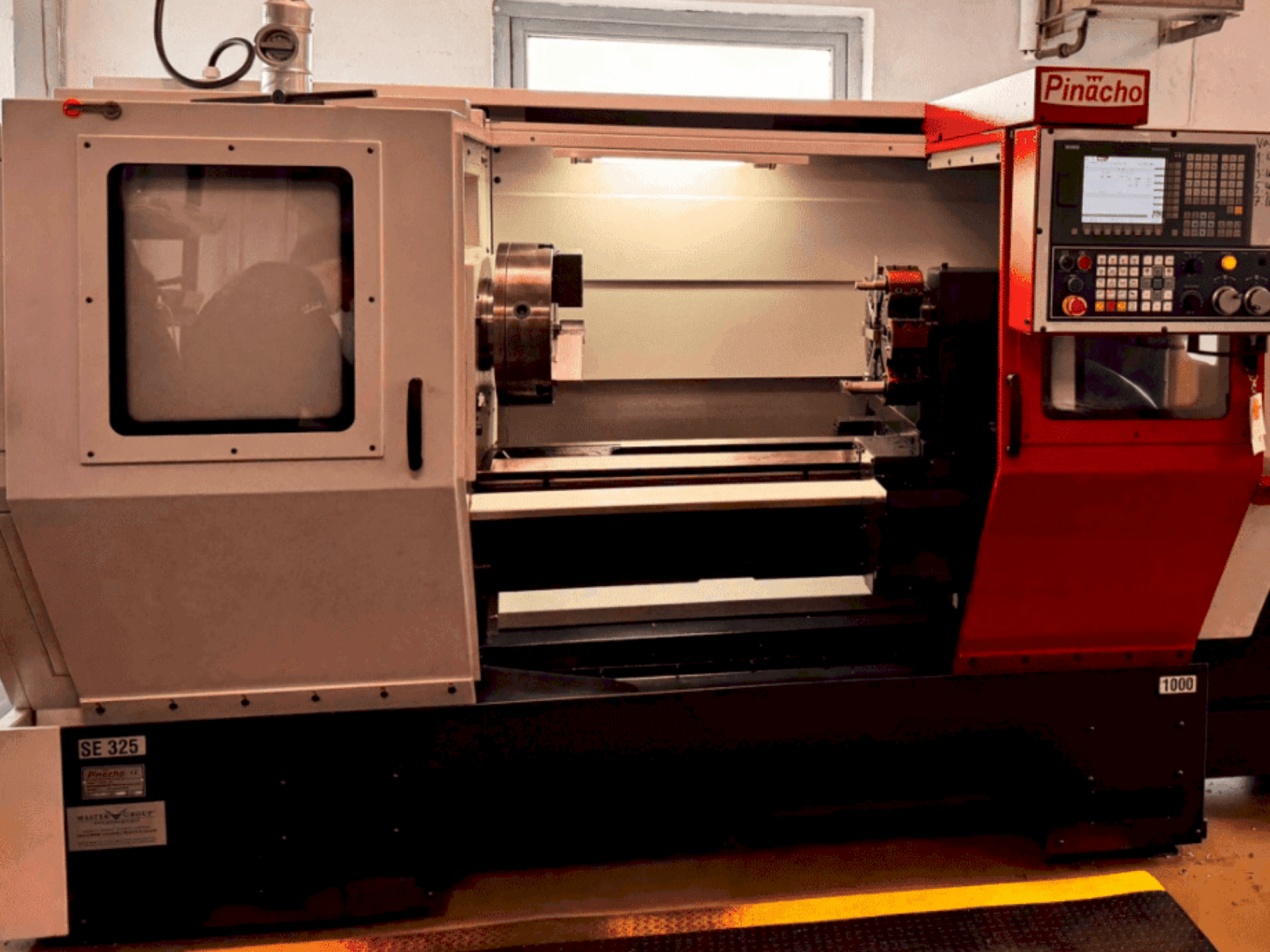 Mašīnas Pinacho SE325  pretskats