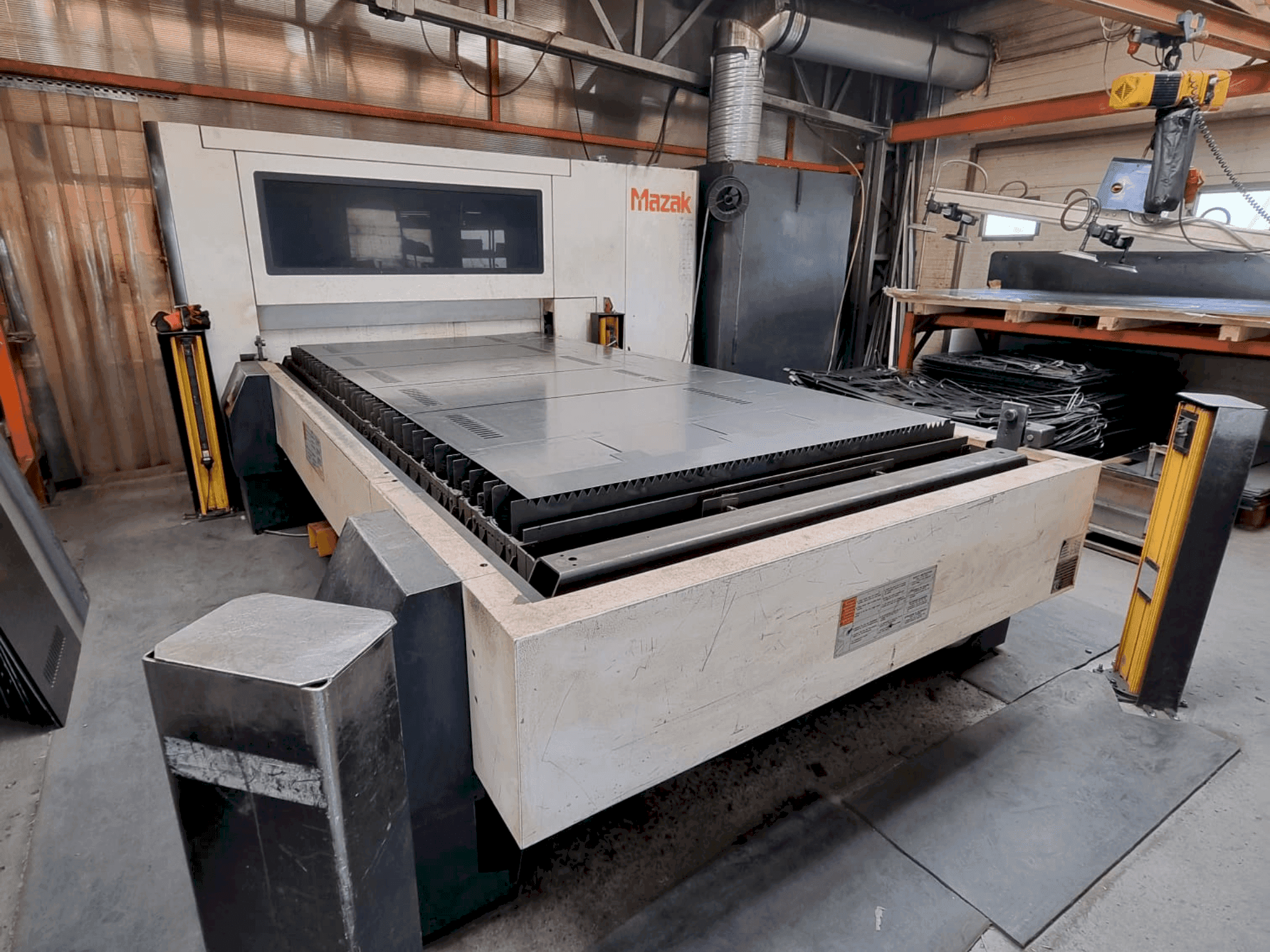 Mašīnas Mazak OPTIPLEX 3015 FIBER II  pretskats