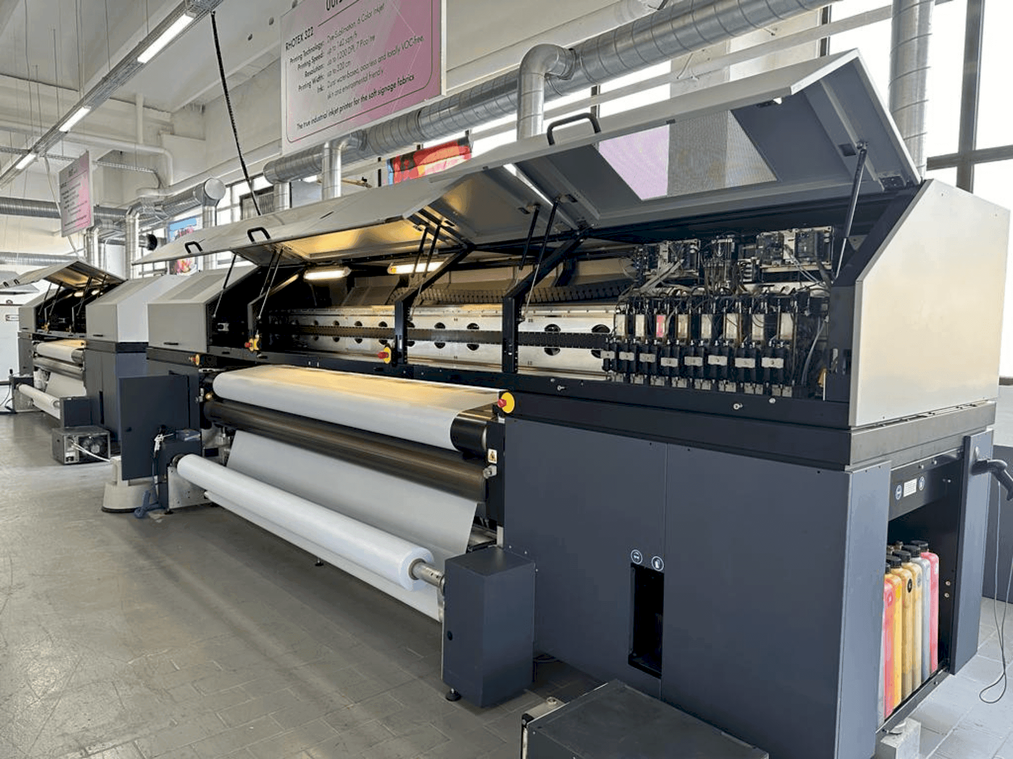 Mašīnas Durst Rhotex 322  pretskats