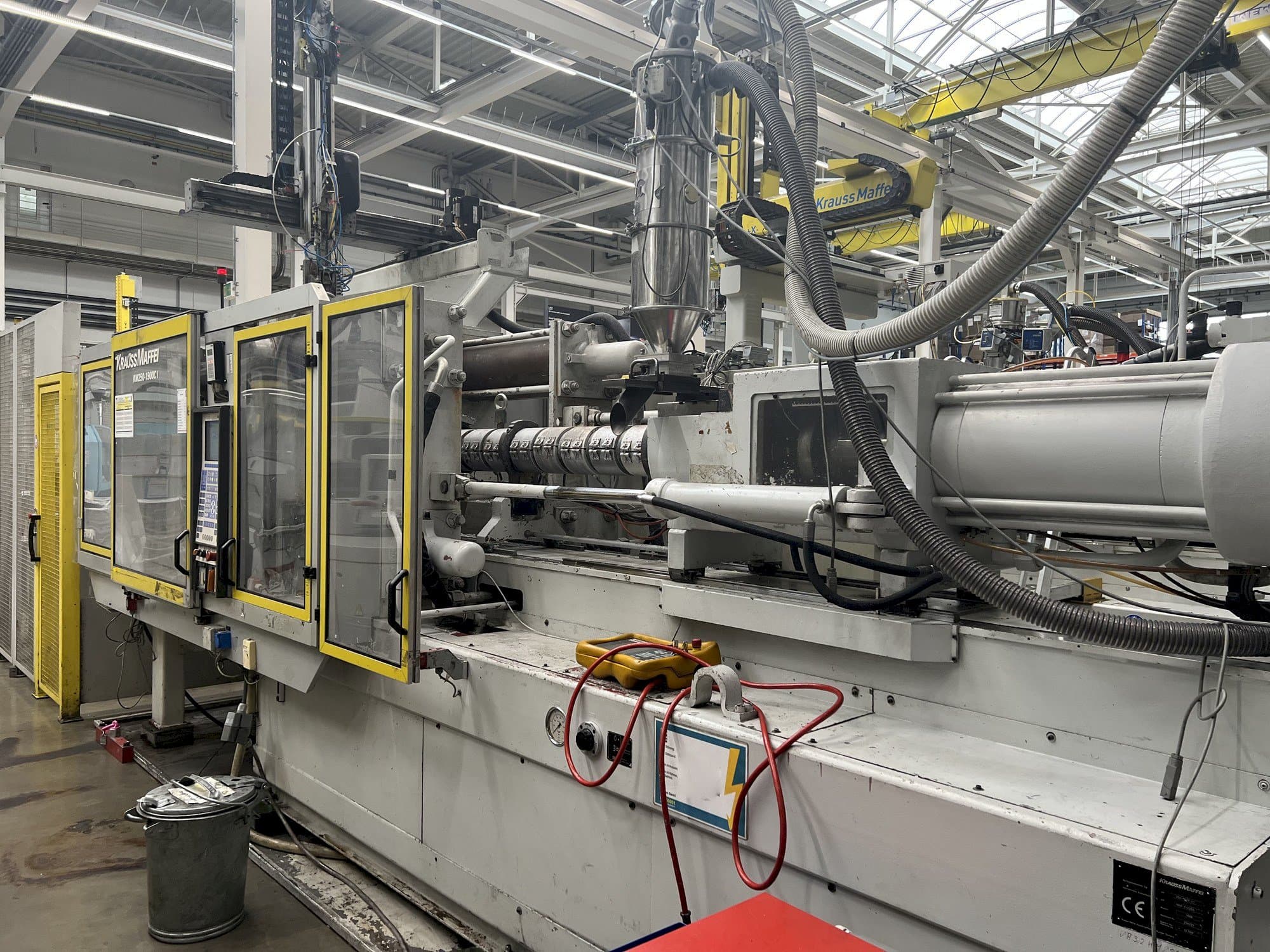 Mašīnas Krauss Maffei KM 250  pretskats