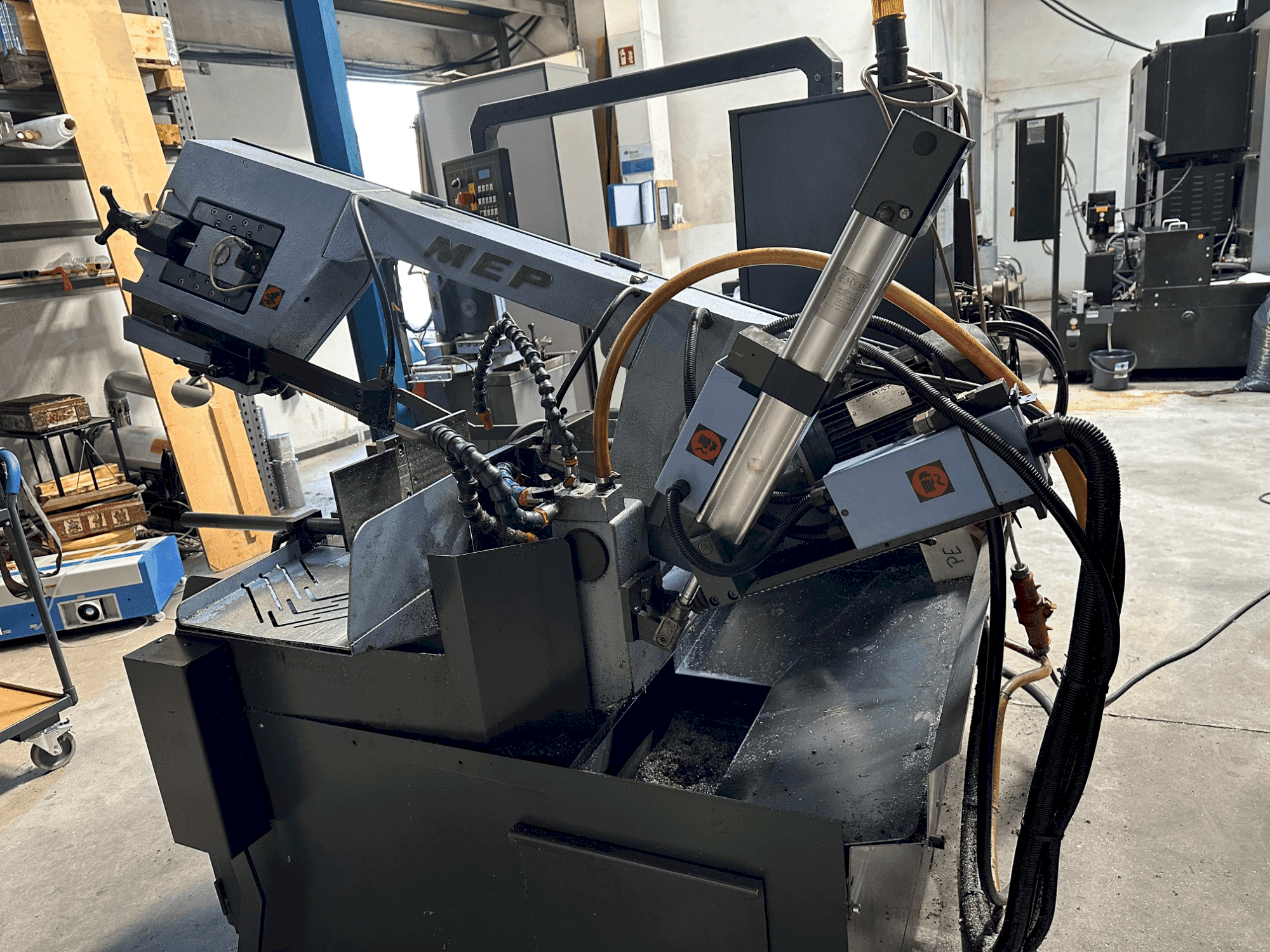 Mašīnas MEP SHARK 330 NC eco  pretskats