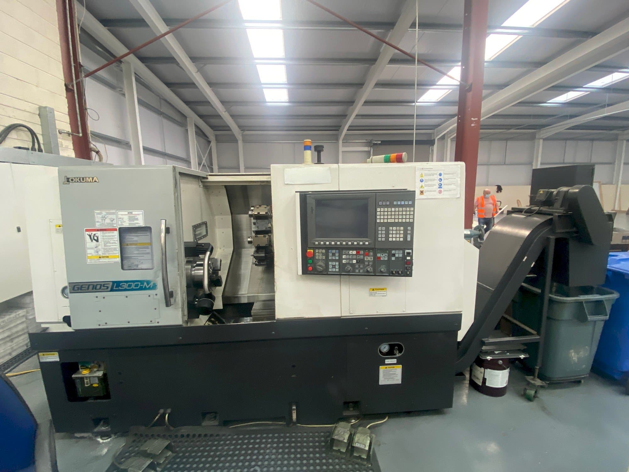 Mašīnas Okuma Genos L300MW  pretskats