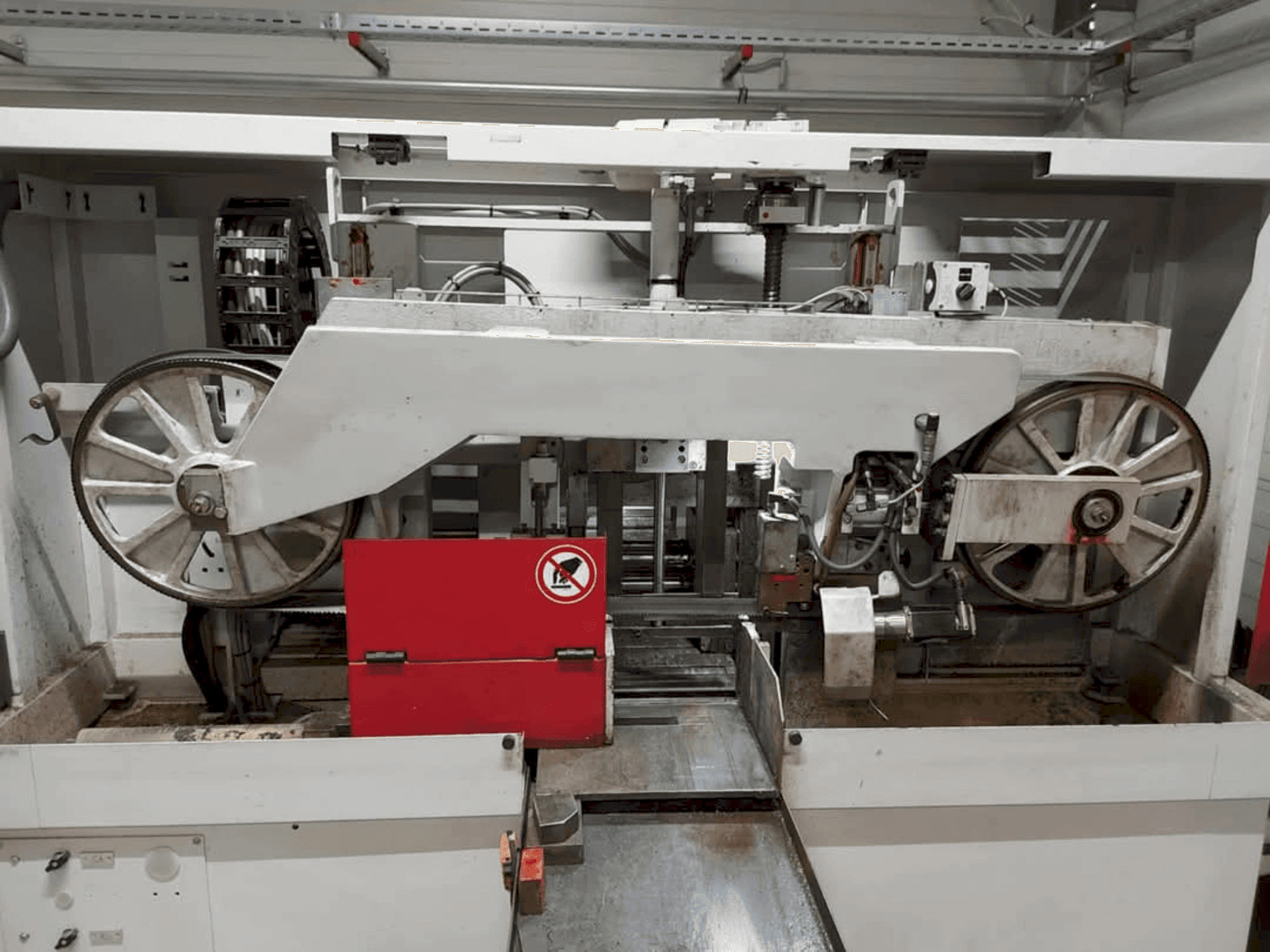 Mašīnas Behringer HBE 321-A  pretskats