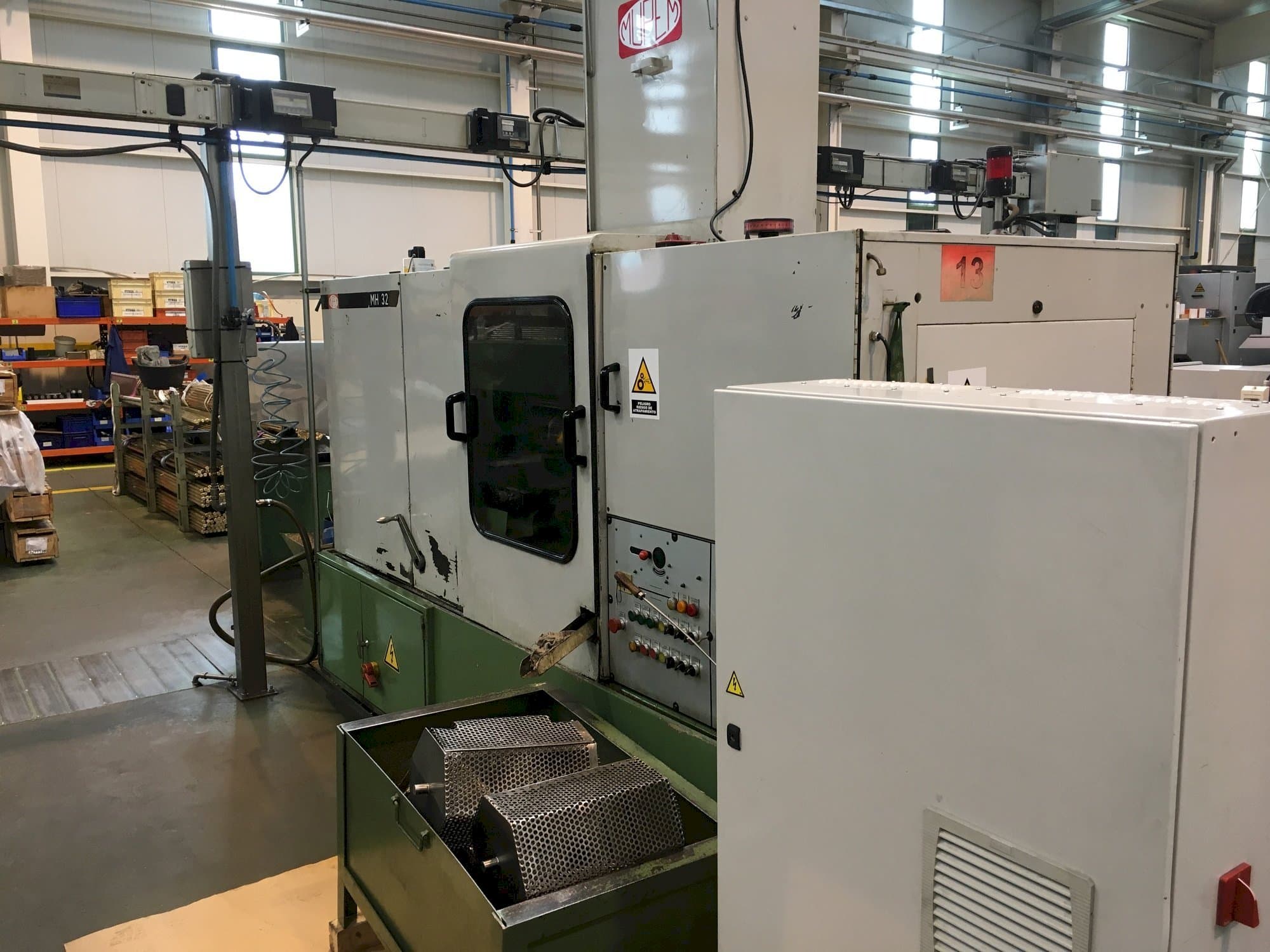 Mašīnas Mupem MH 32  pretskats