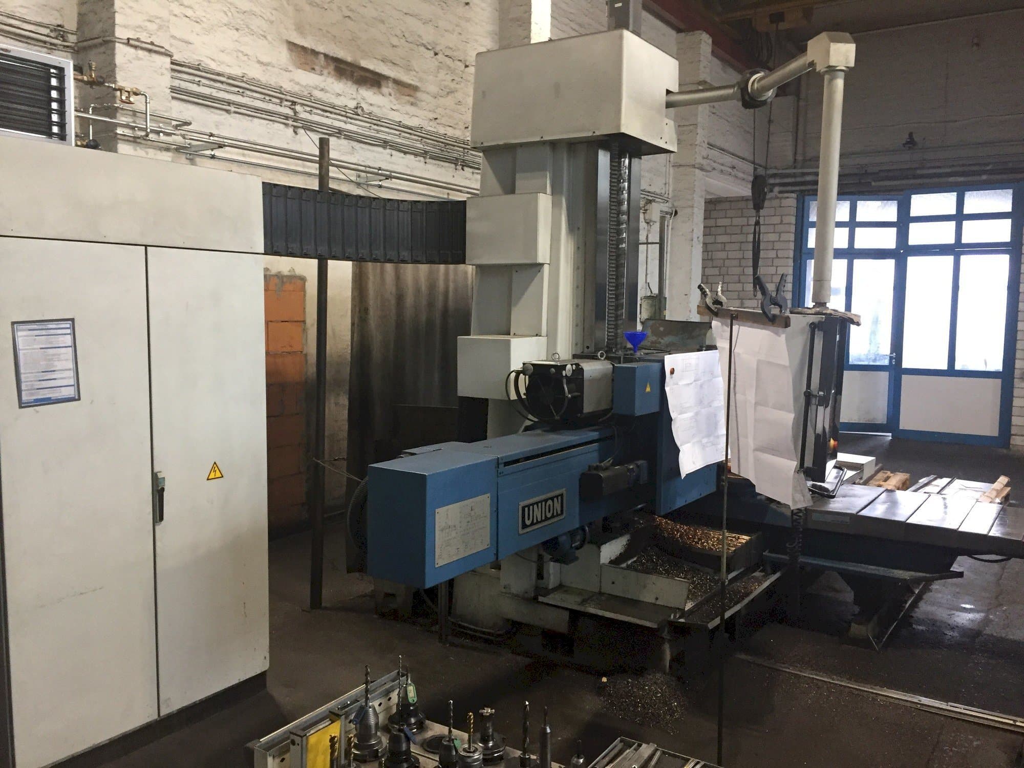 Mašīnas Union BFT 102 kreisās malas  skats