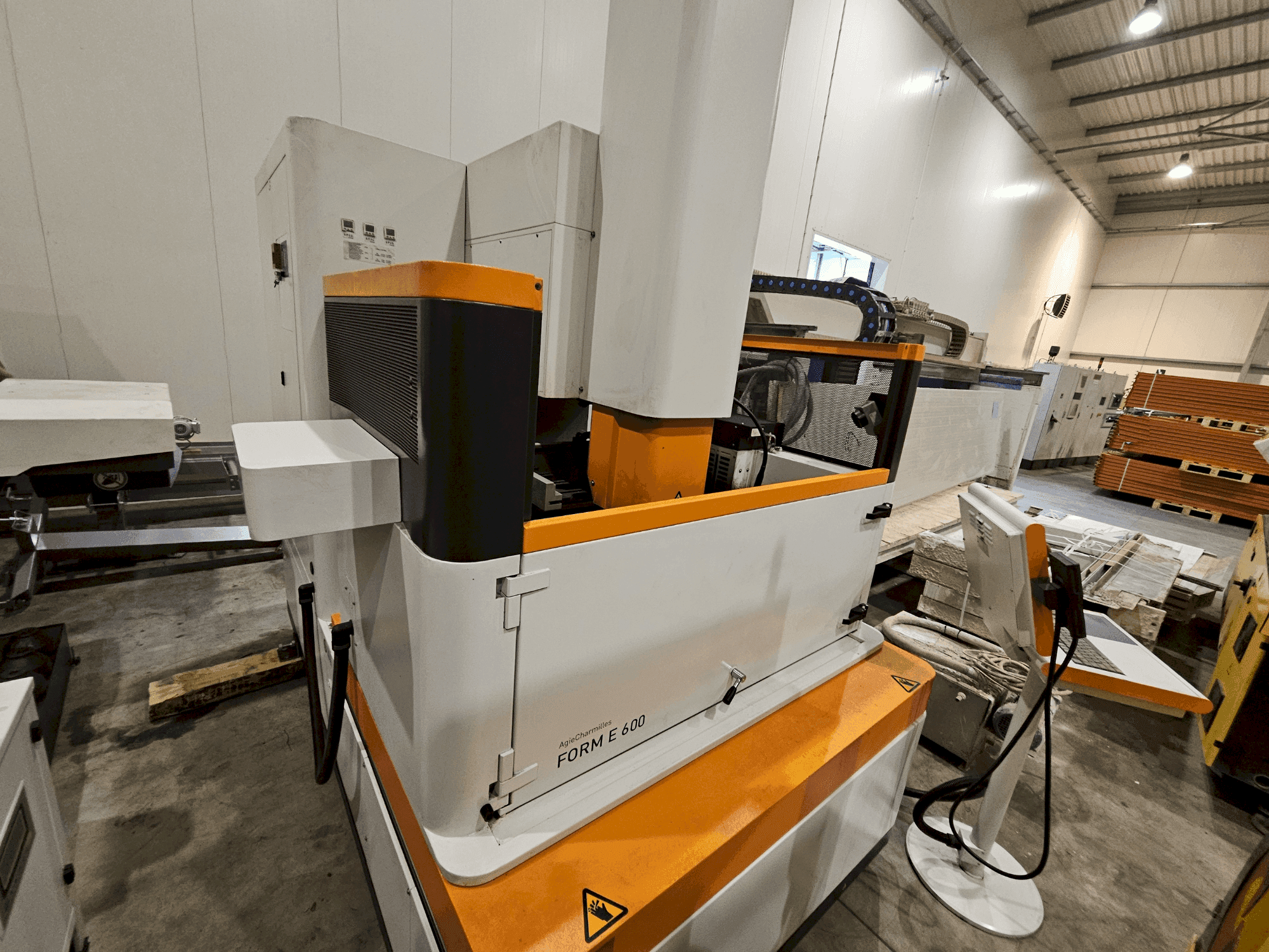 Mašīnas AgieCharmilles Form E 600  pretskats