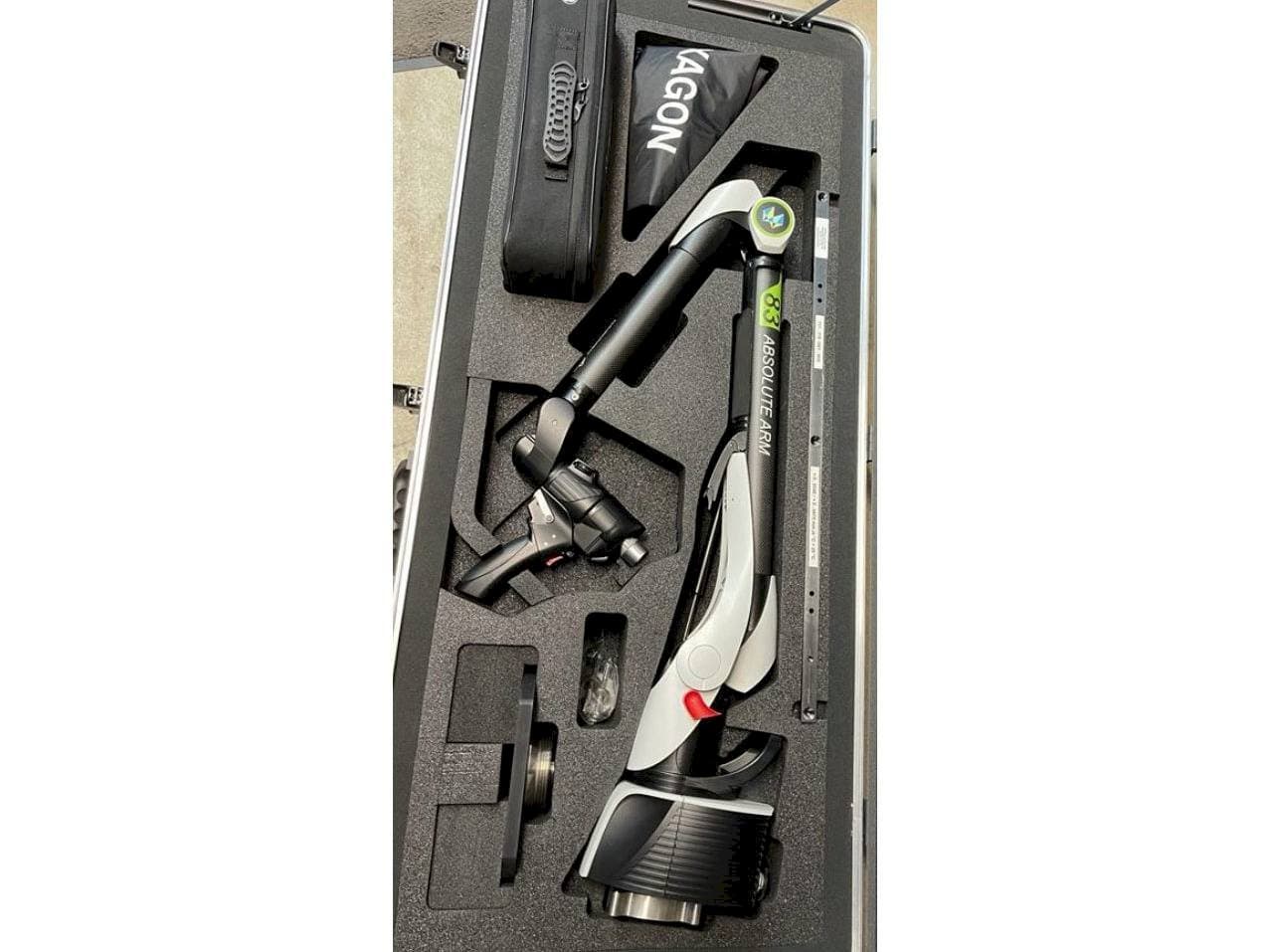 Mašīnas Hexagon RA8 V1  pretskats