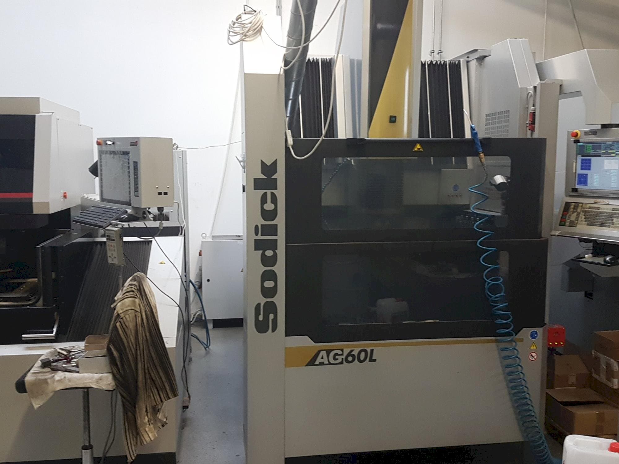 Mašīnas Sodick AG60L  pretskats