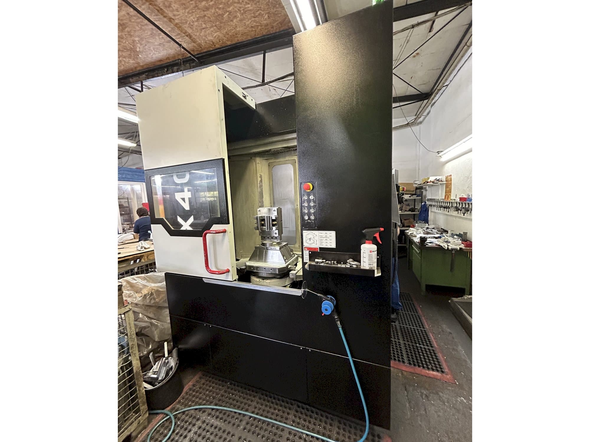 Mašīnas Quaser HX404  pretskats