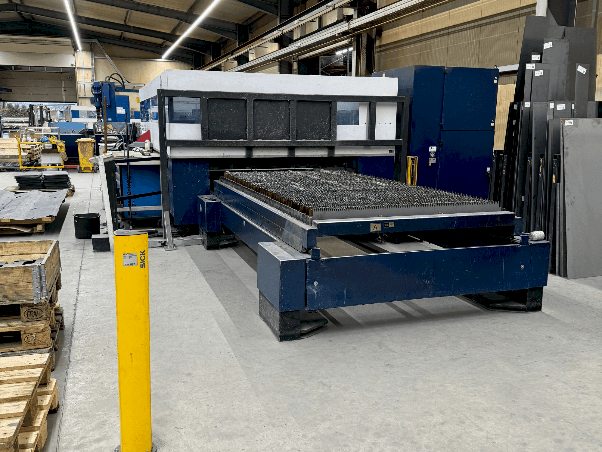 Mašīnas TRUMPF TruLaser 3030 4kW (L20)  pretskats