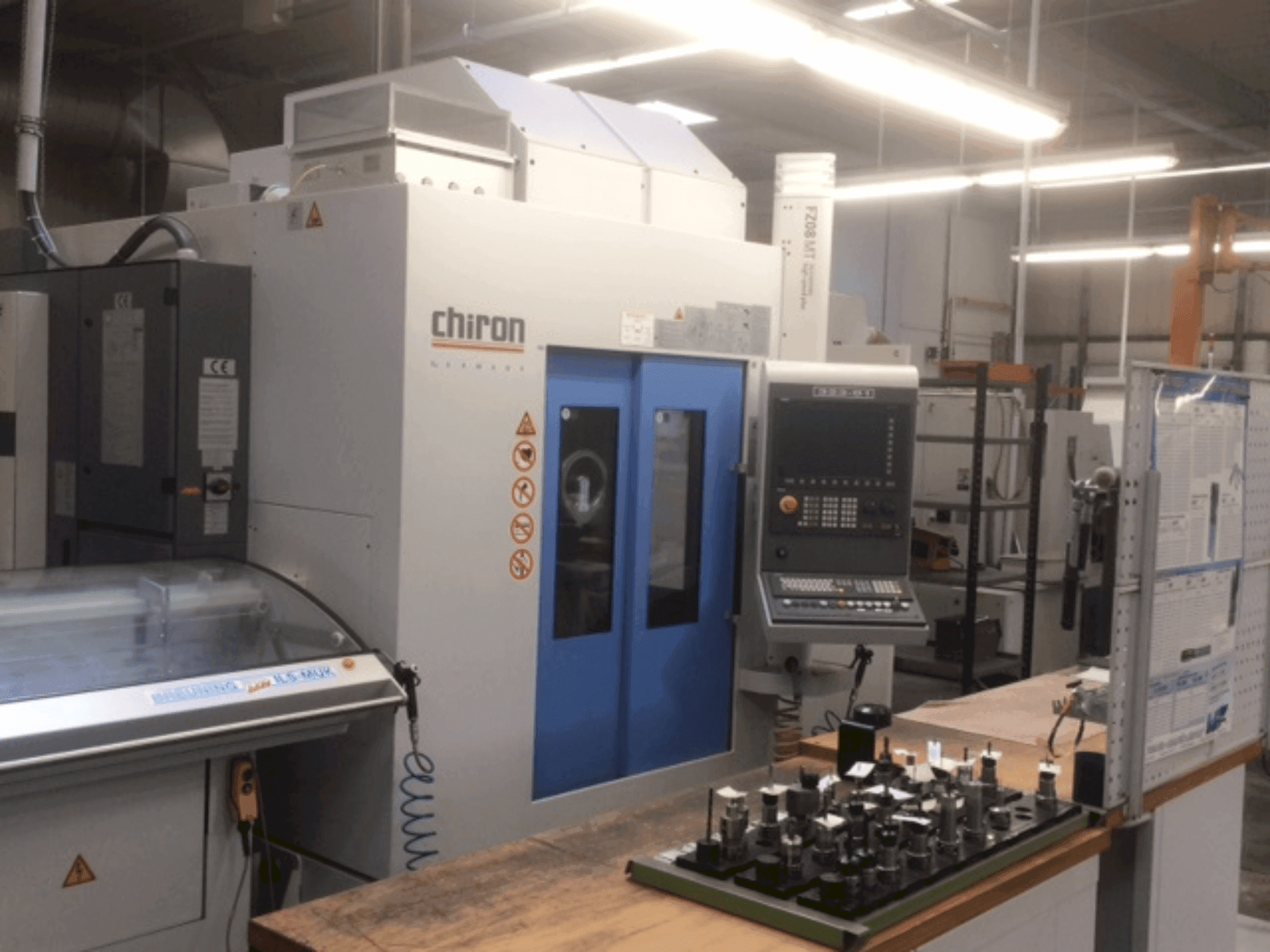 Mašīnas CHIRON FZ08 MT (2011)  pretskats