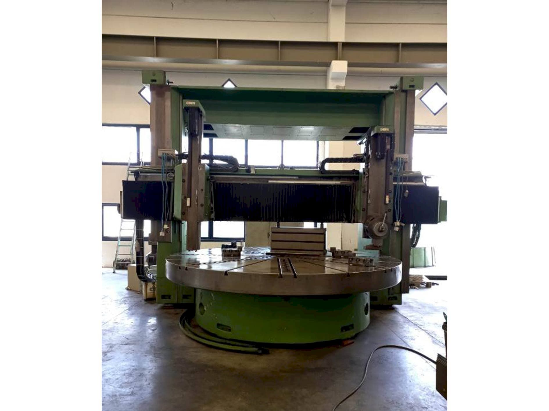 Mašīnas Titan SC 43 ECS 1400  pretskats