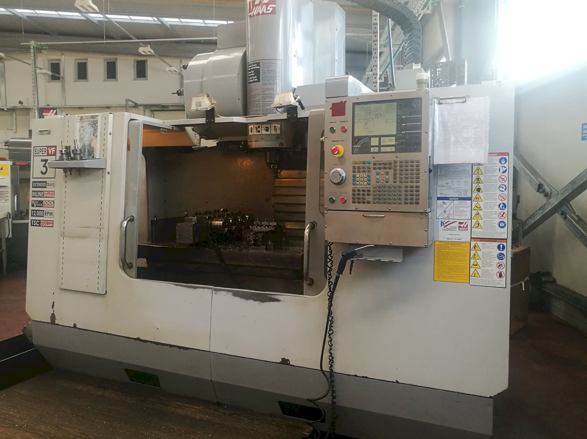 Mašīnas HAAS VF-3SSYTHE pretskats