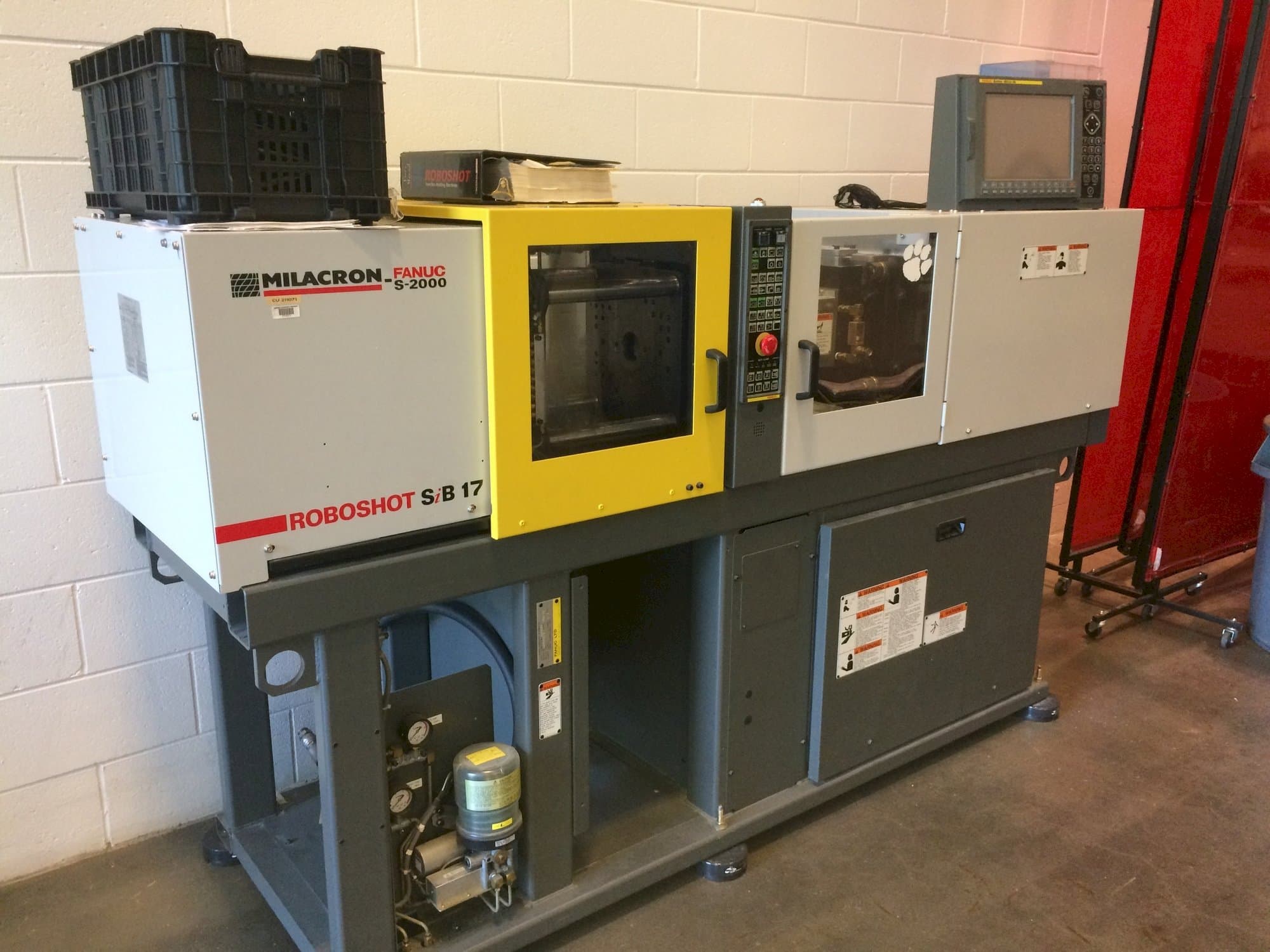 Mašīnas Milacron Roboshot S-2000i15A  pretskats