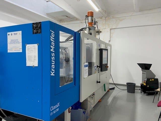 Mašīnas Krauss Maffei ClassiX CX 160-380 kreisās malas  skats