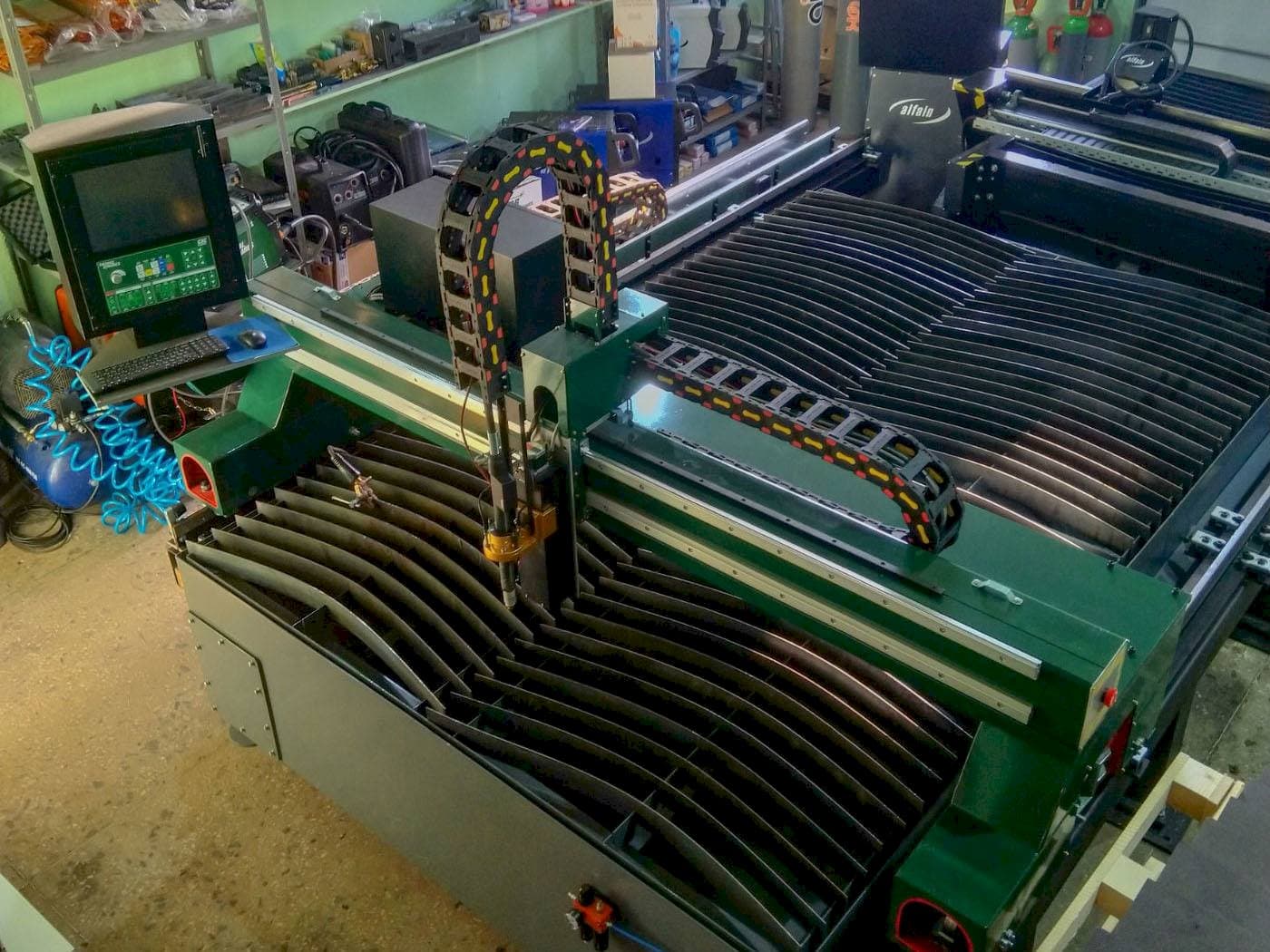 Mašīnas Huawei HNC-2500W  pretskats