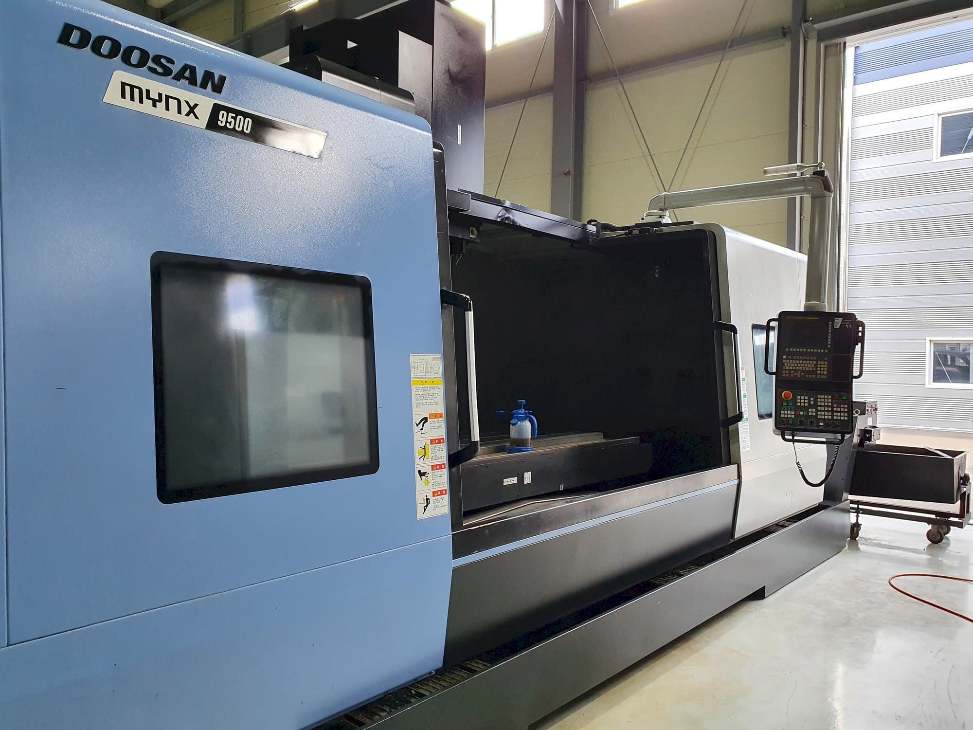Mašīnas Doosan MYNX 9500  pretskats