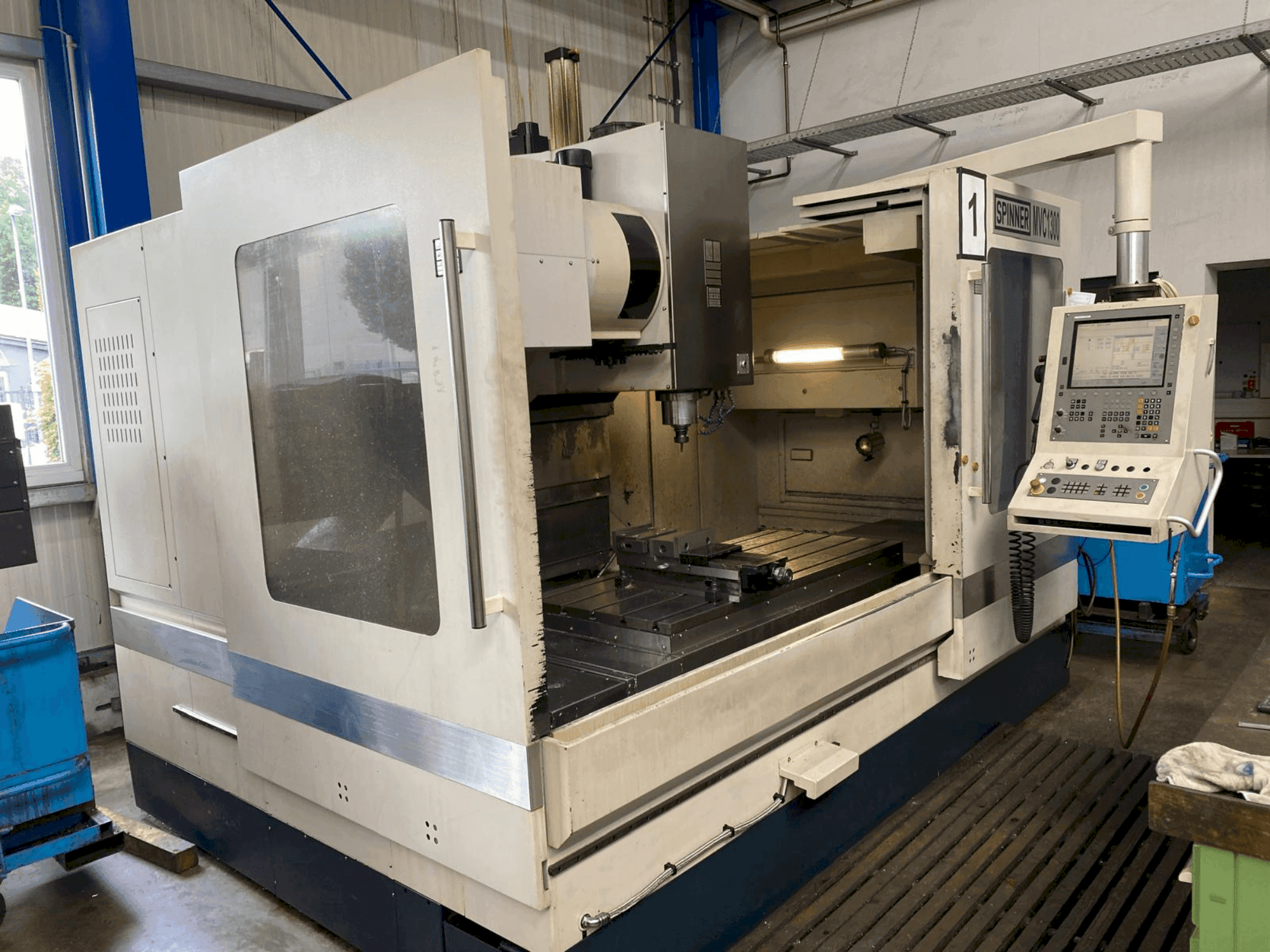 Mašīnas SPINNER MVC 1300  pretskats