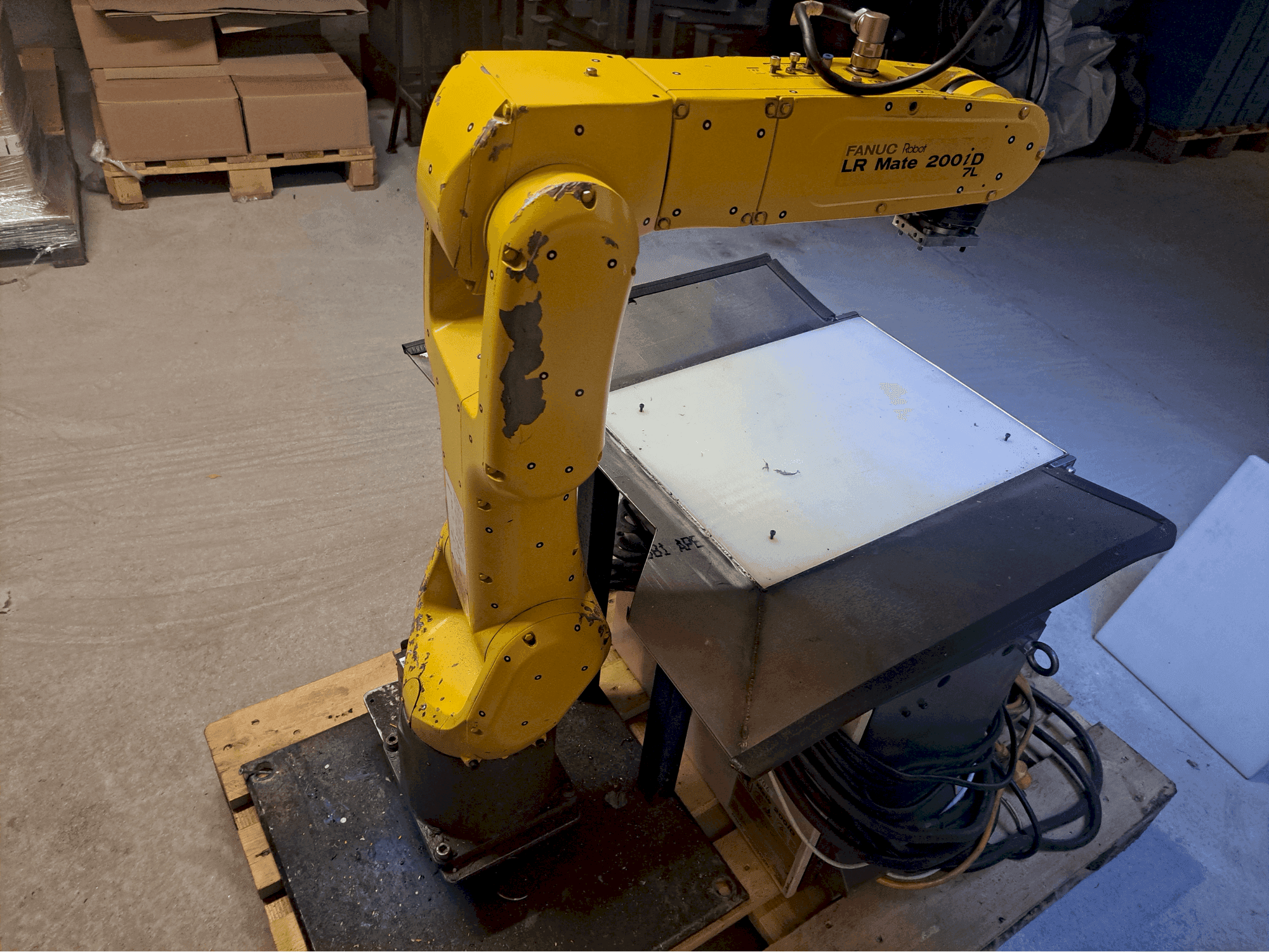 Mašīnas FANUC LR Mate 200iD/7L  pretskats