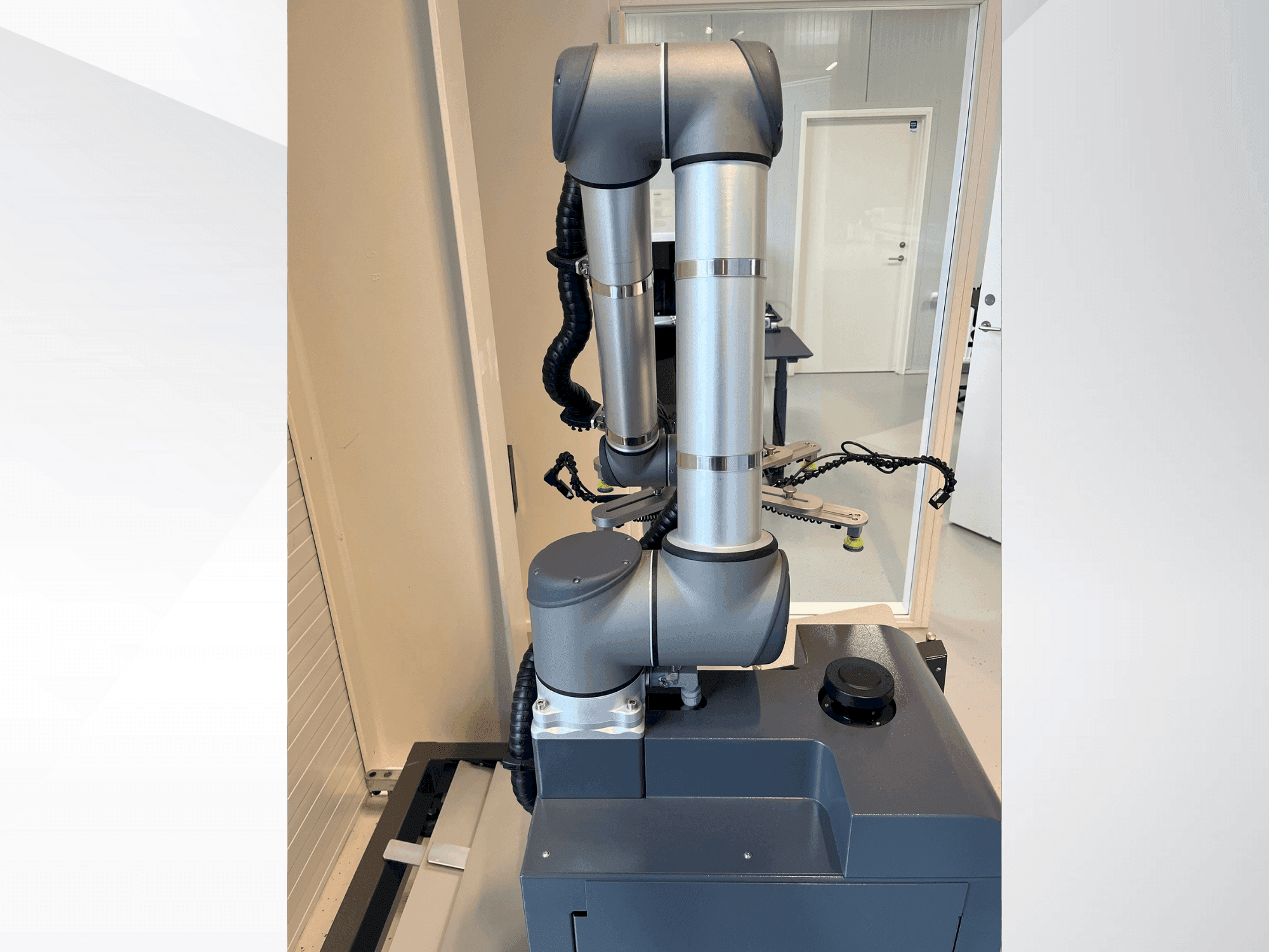 Mašīnas Universal Robots UR10  pretskats