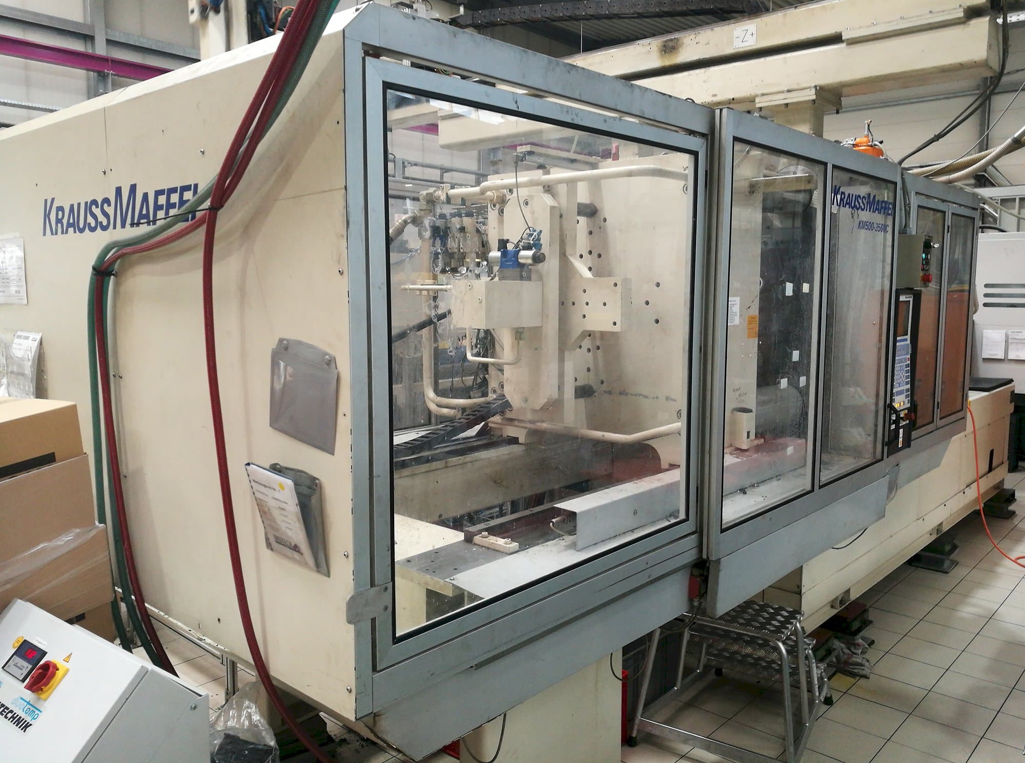 Mašīnas Krauss Maffei skats KM 500-3500 C1 no kreisās puses