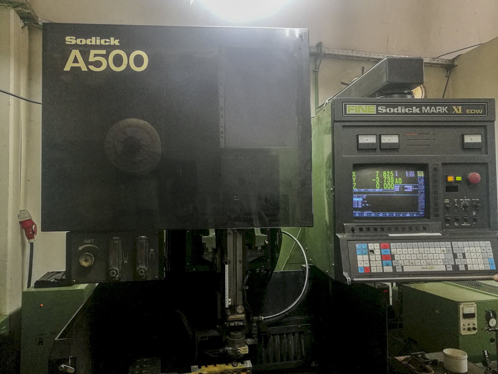 Mašīnas Sodick A500  pretskats