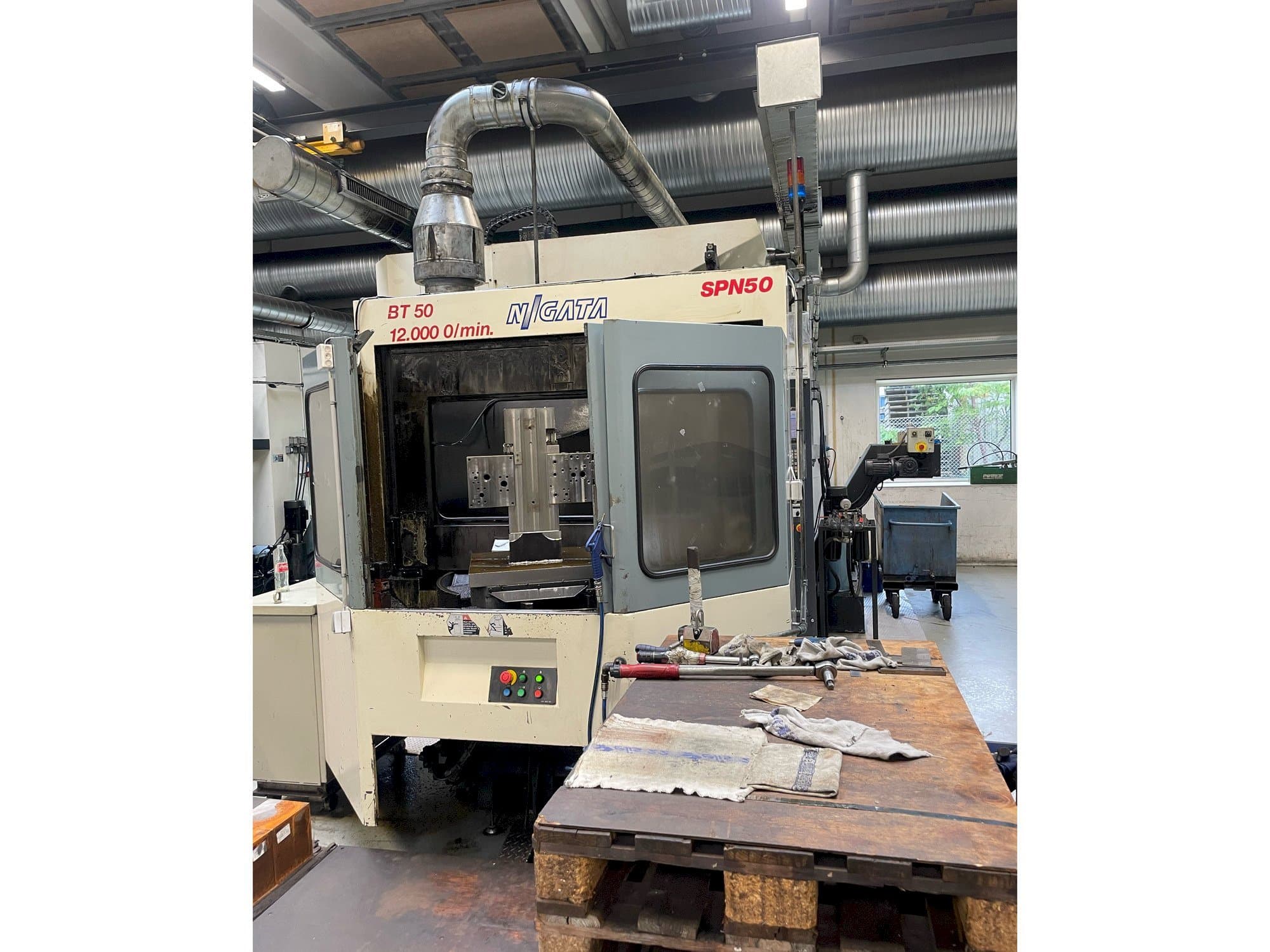 Mašīnas Niigata SPN 50  pretskats