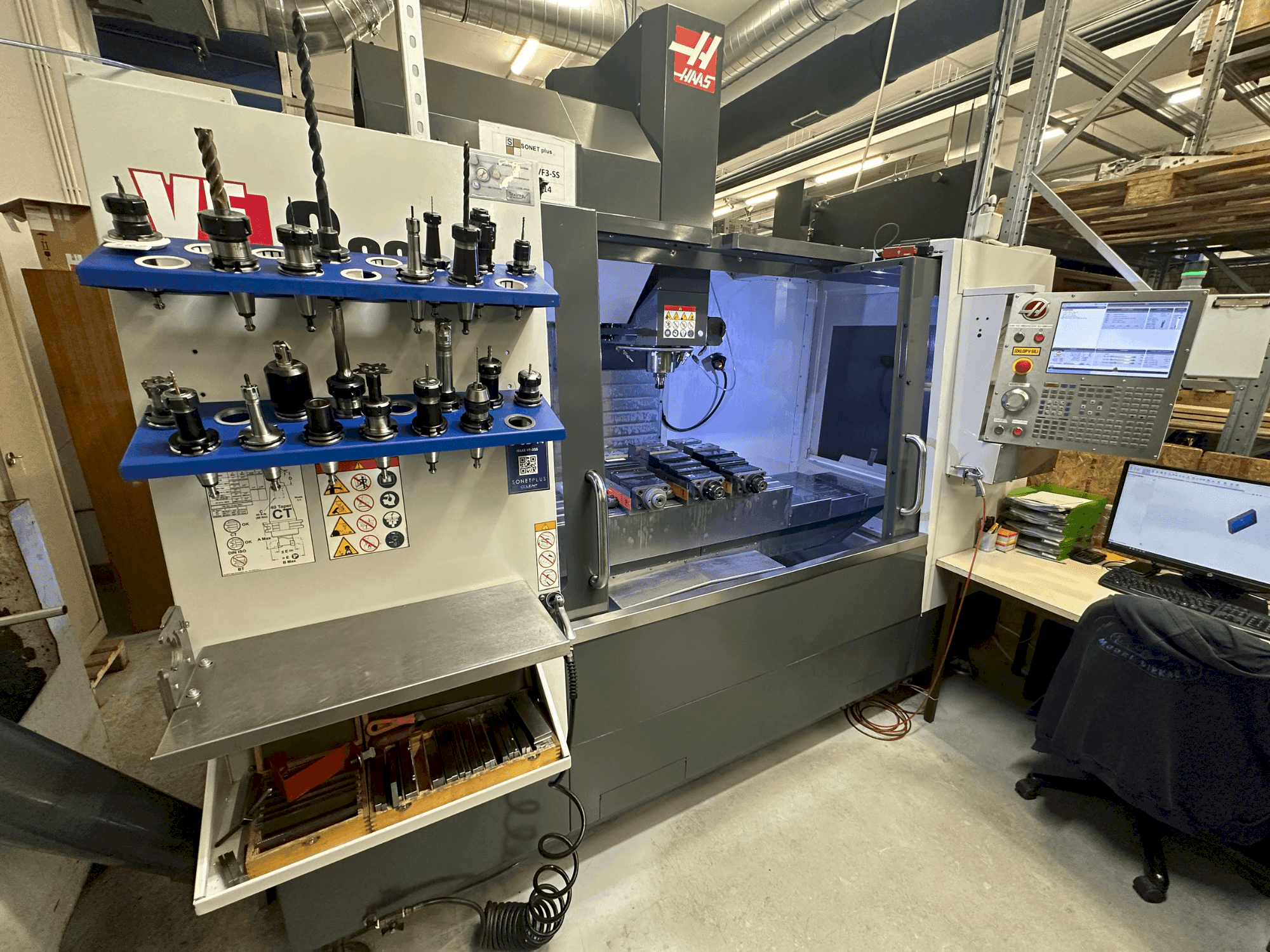 Mašīnas HAAS VF-3SS  pretskats