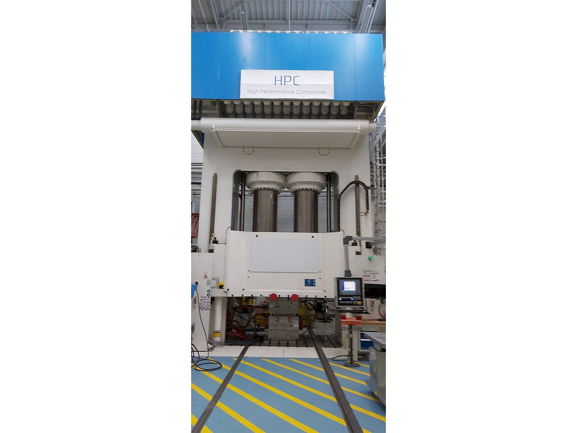 Mašīnas Dieffenbacher 2500 Ton  pretskats