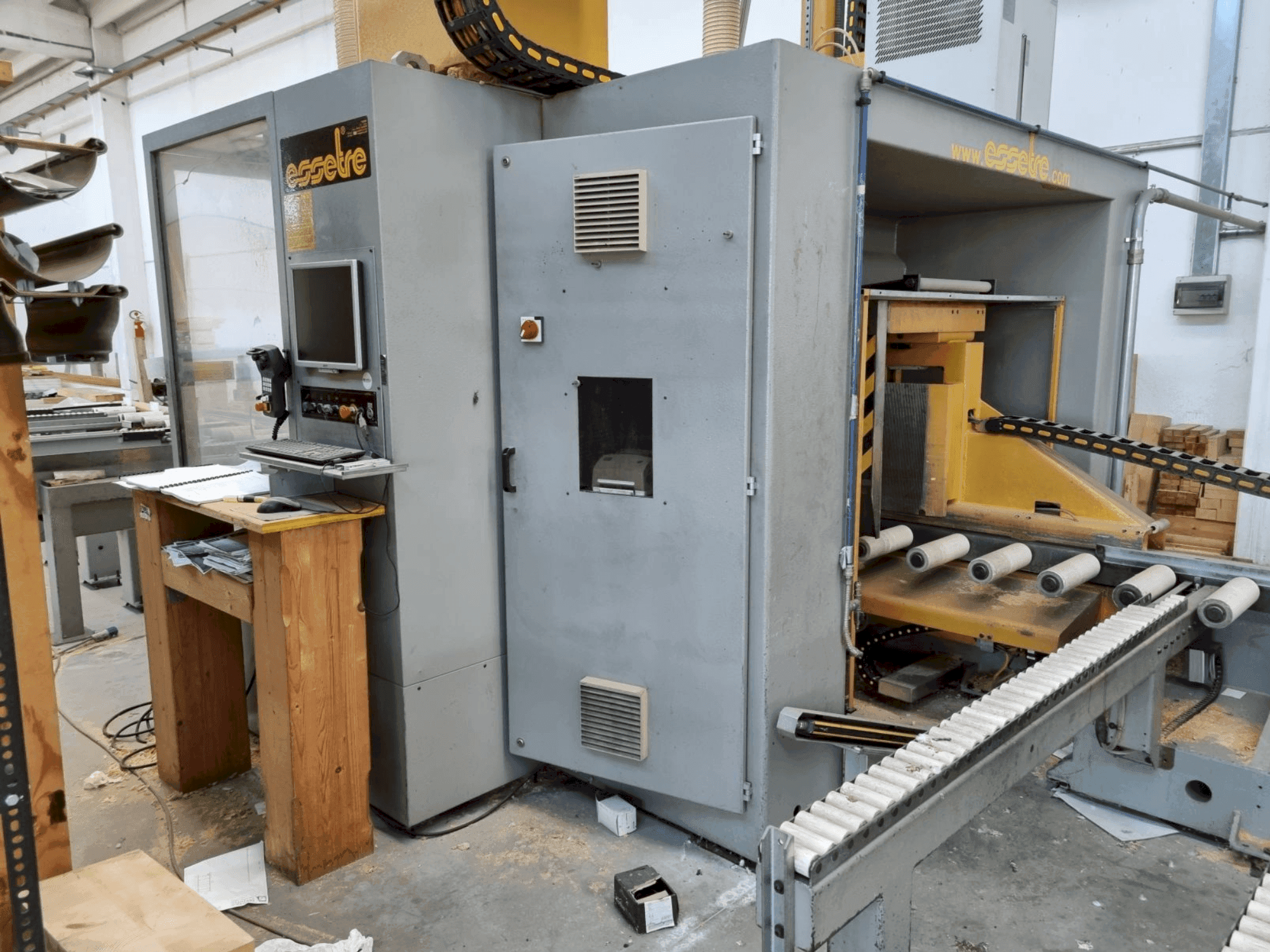 Mašīnas ESSETRE TECHNO  pretskats