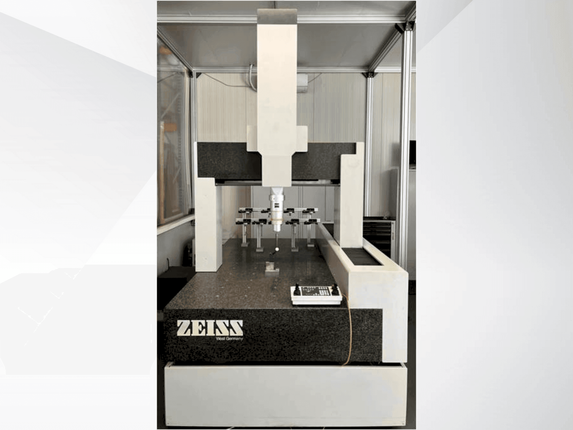 Mašīnas ZEISS UMC 850  pretskats