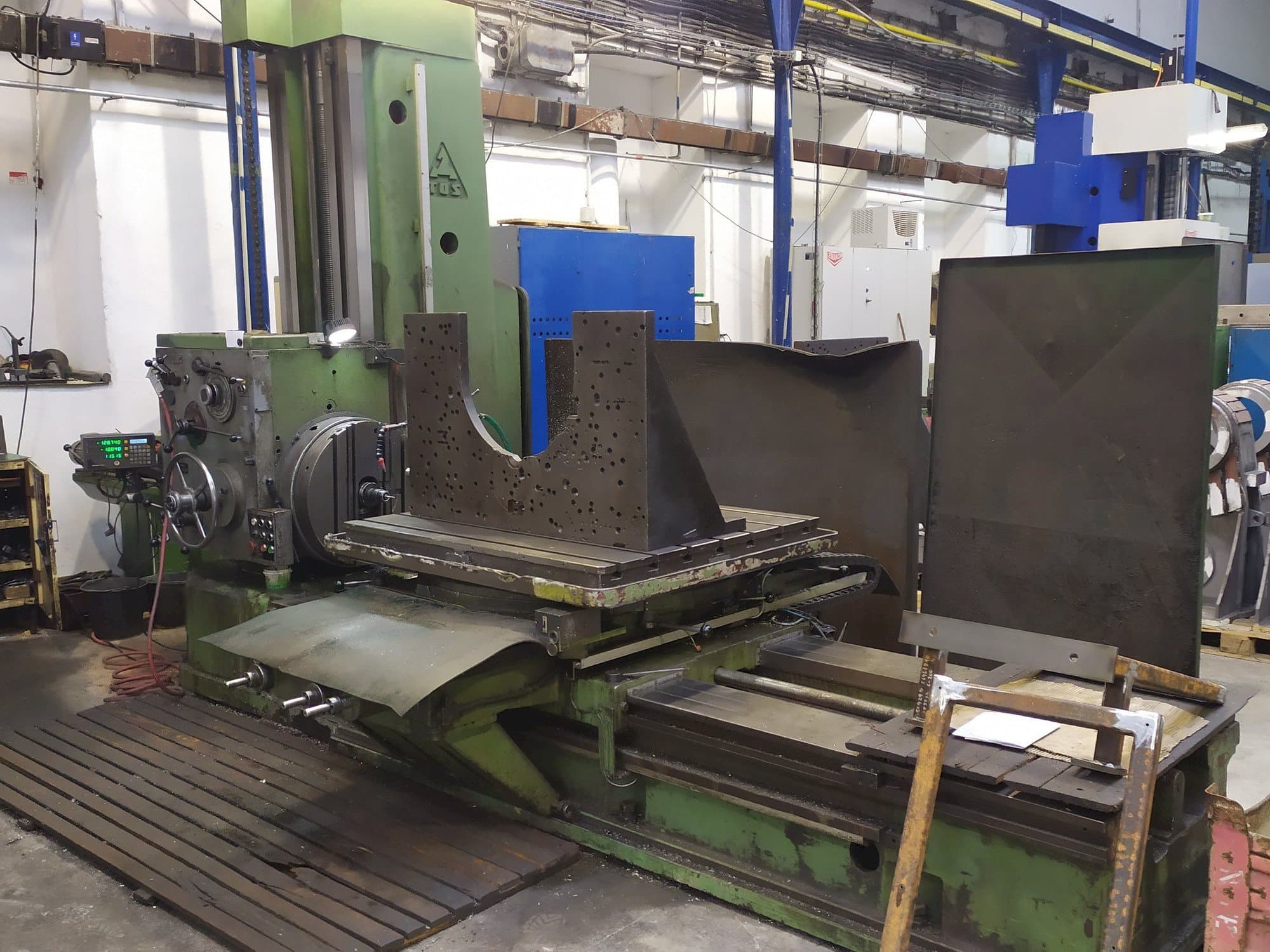 Mašīnas TOS H 100  pretskats