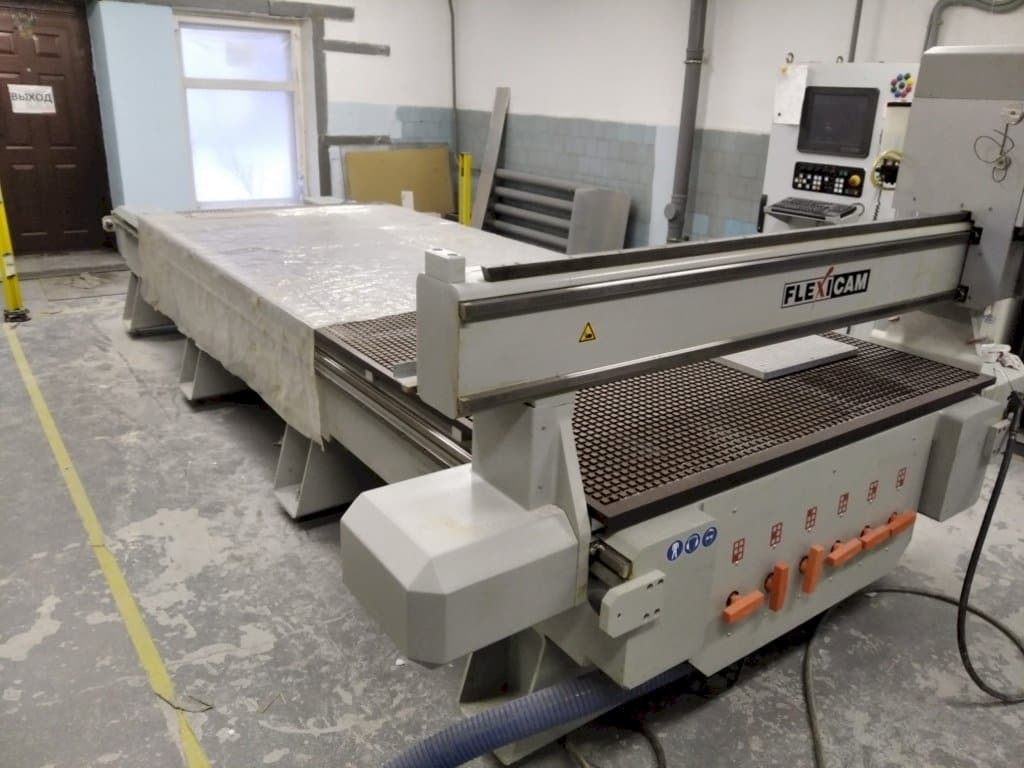 Mašīnas Becker FLEXICAM 1540  pretskats