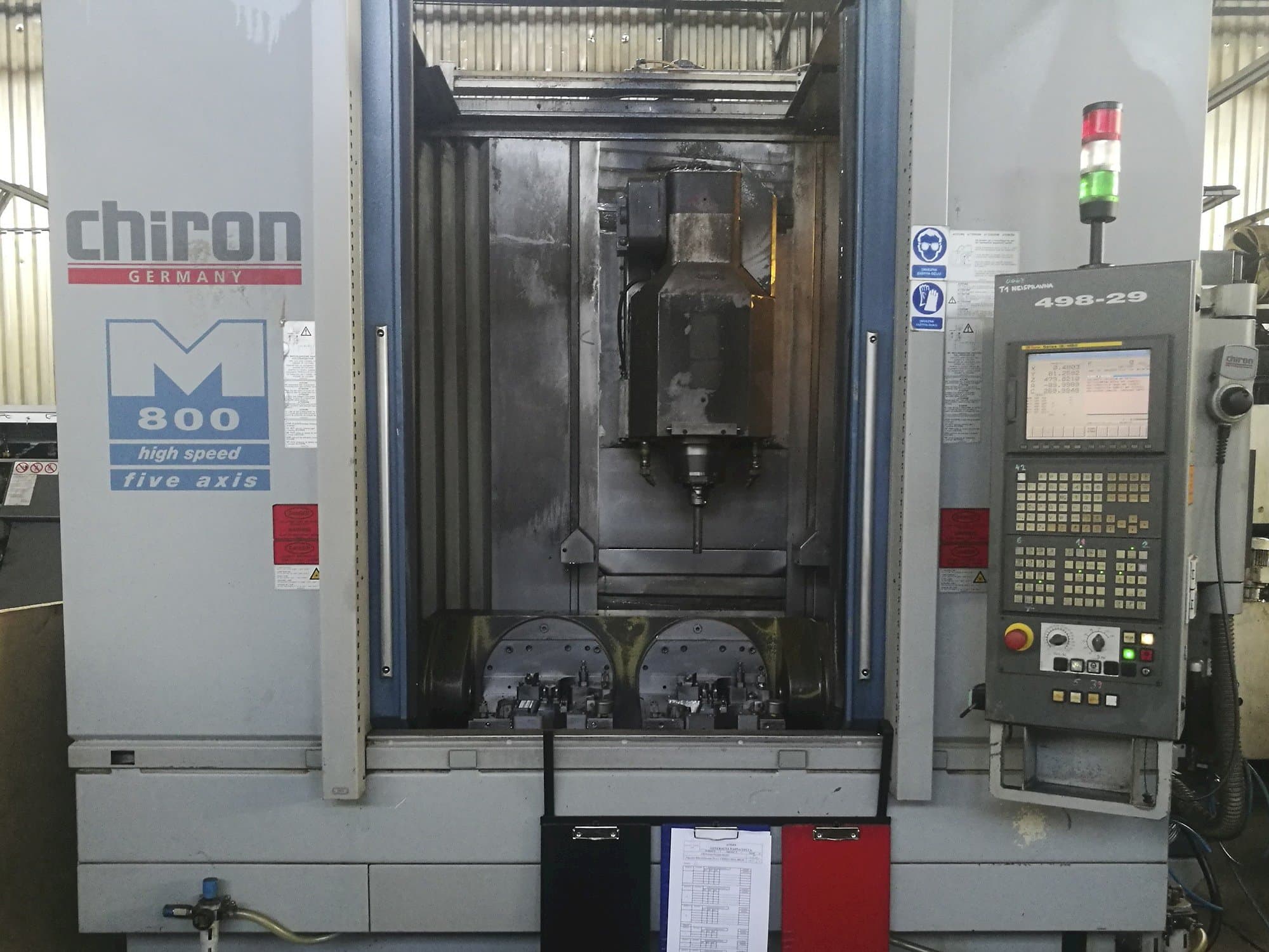 Mašīnas CHIRON MILL 800 pretskats