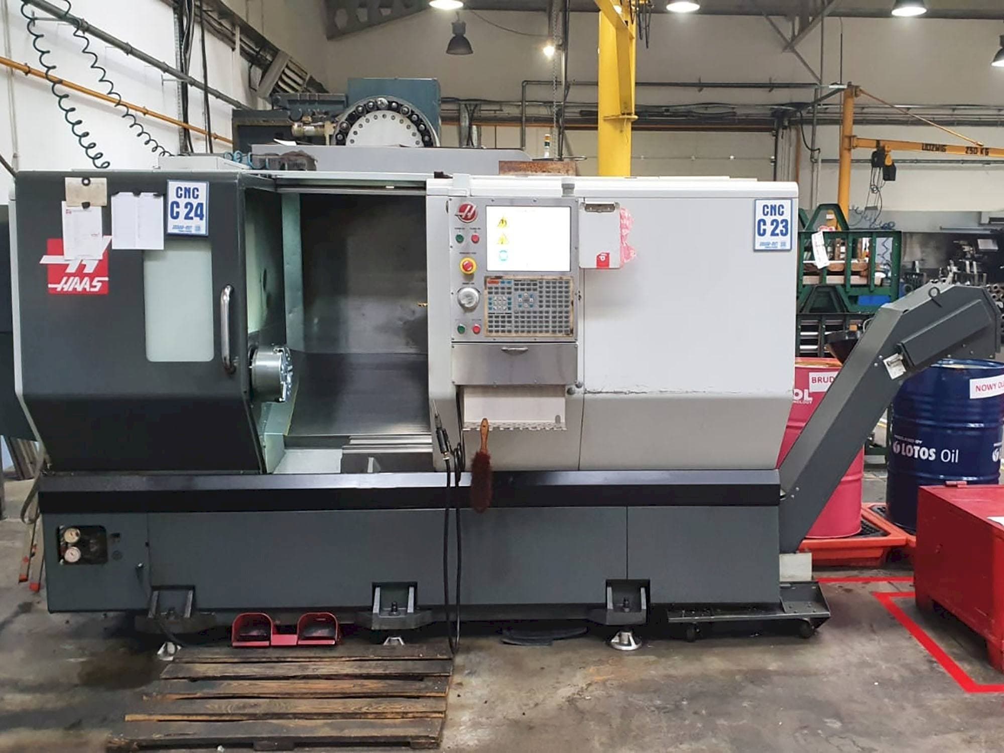 Mašīnas HAAS ST-30 pretskats