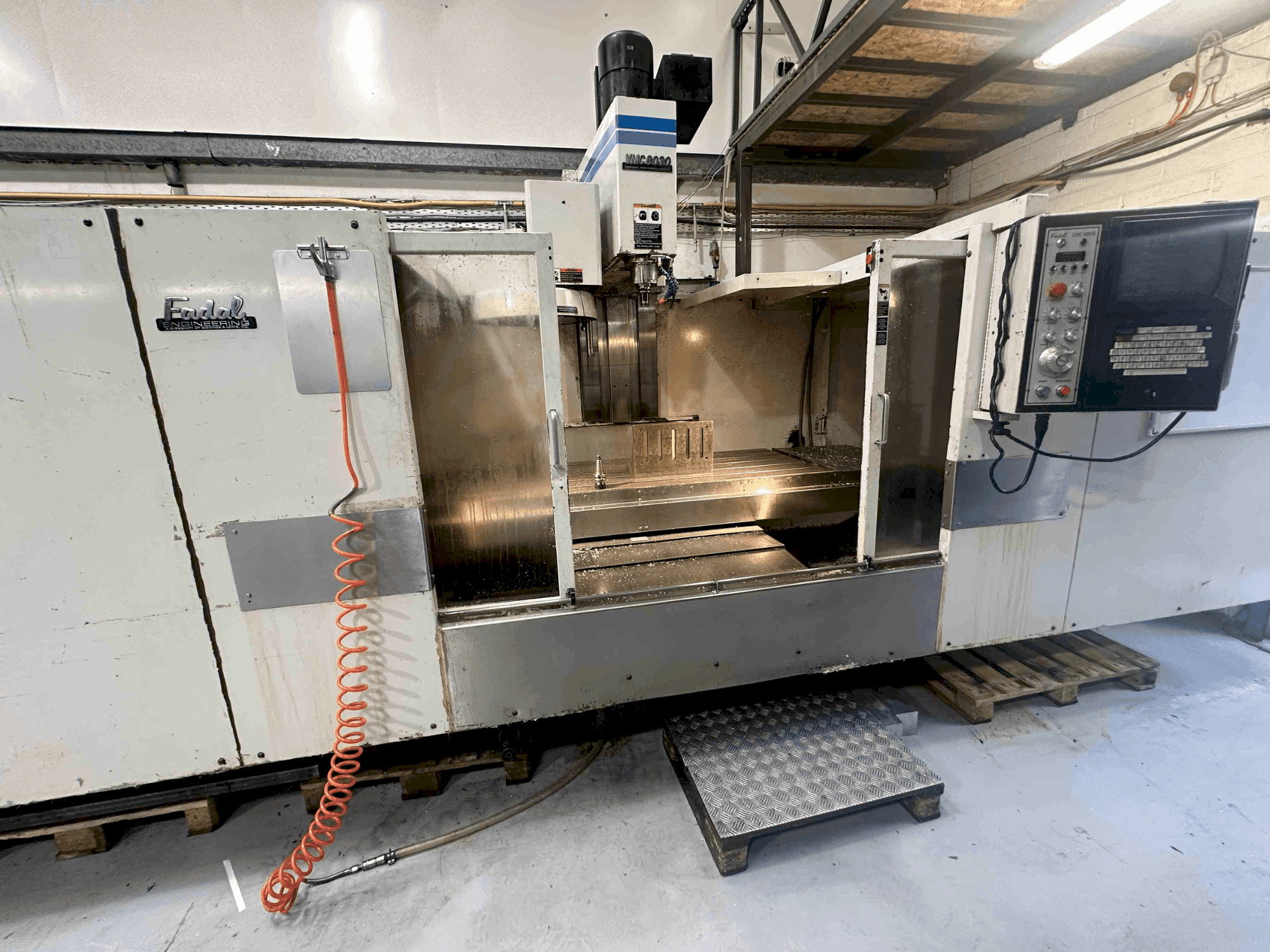 Mašīnas FADAL VMC8030HT  pretskats