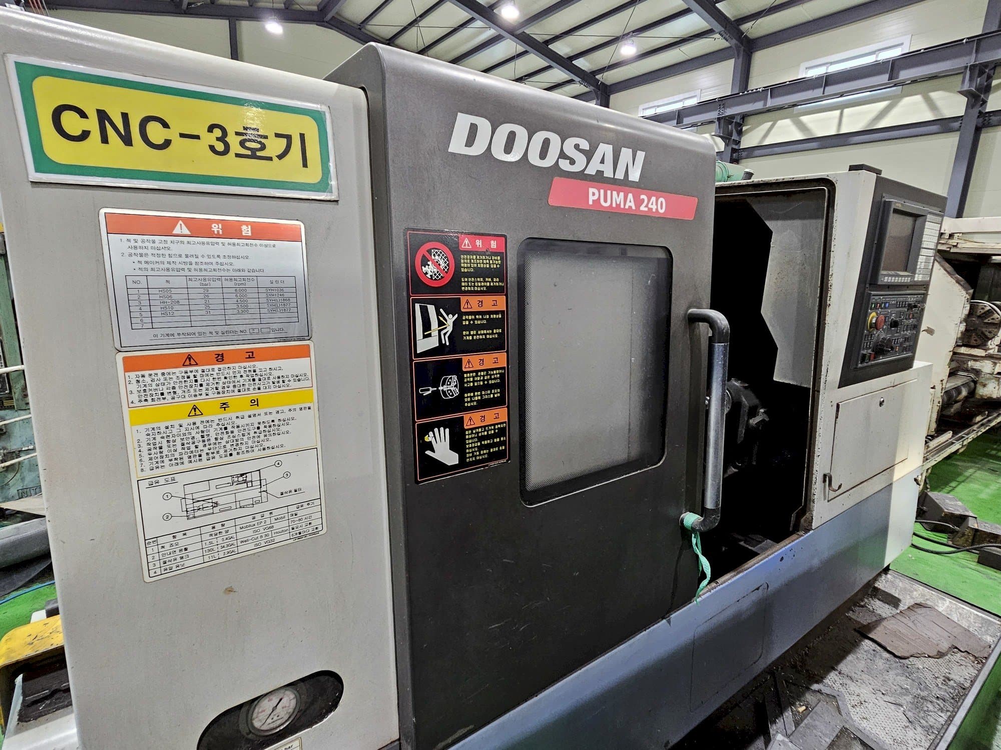 Mašīnas Doosan Puma 240  pretskats
