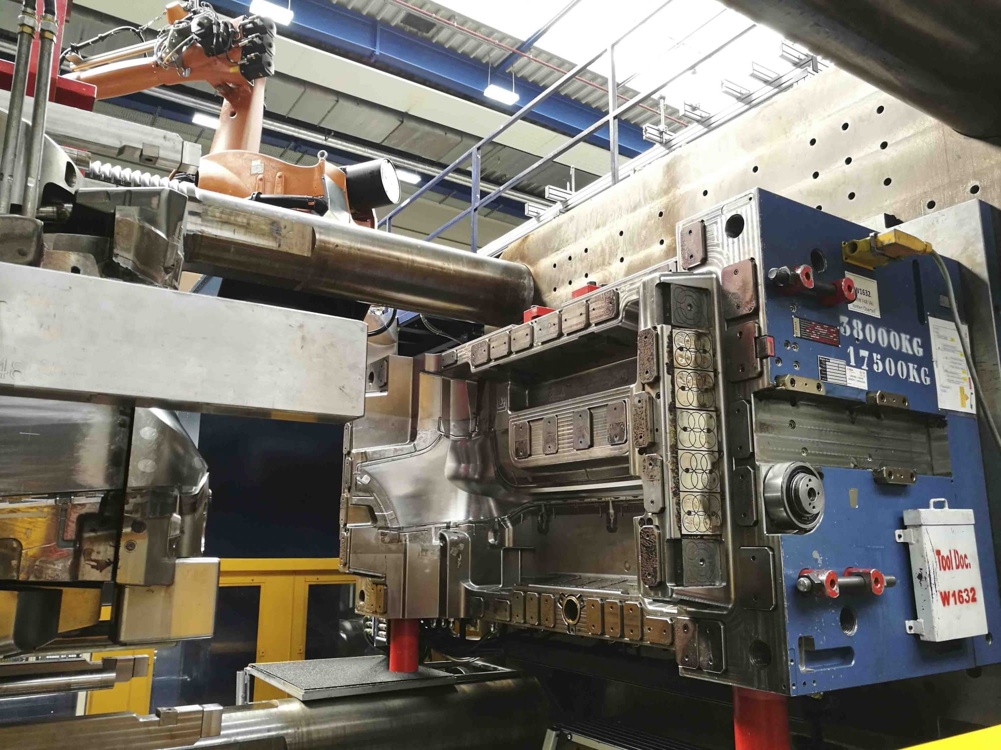 Mašīnas Husky E 3650 RS 170/155  pretskats