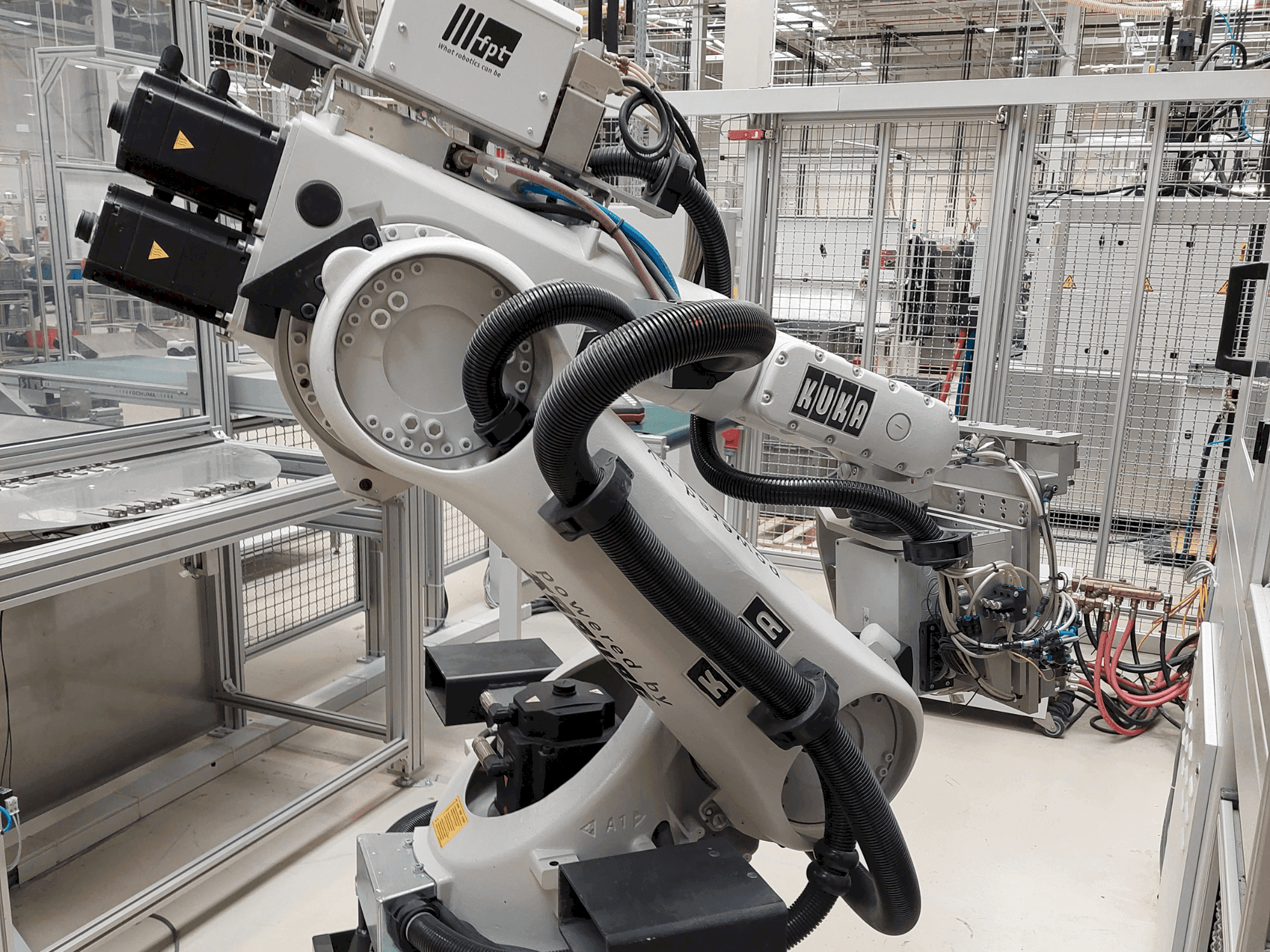 Mašīnas KUKA KR 30-3  pretskats